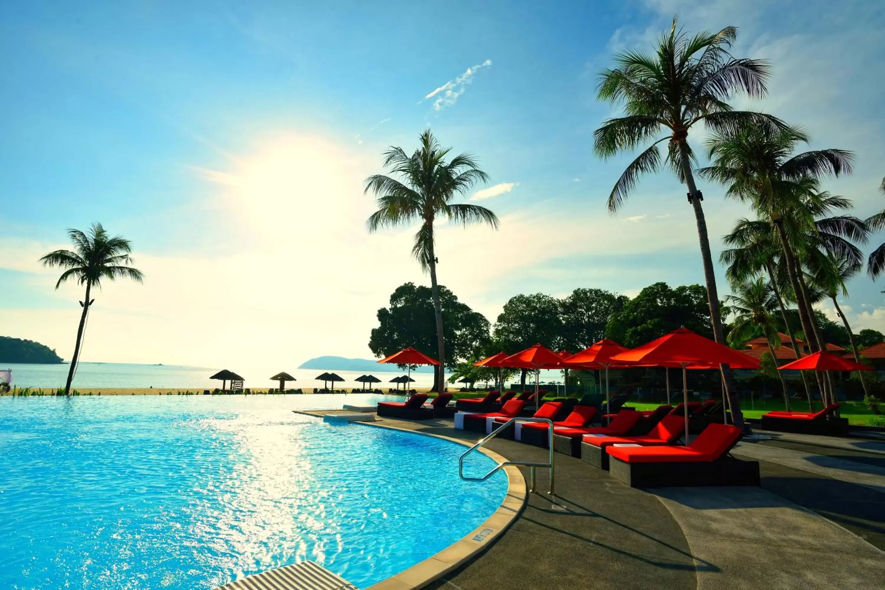 Swimming Pool in Holiday Villa Beach Resort & Spa Langkawi