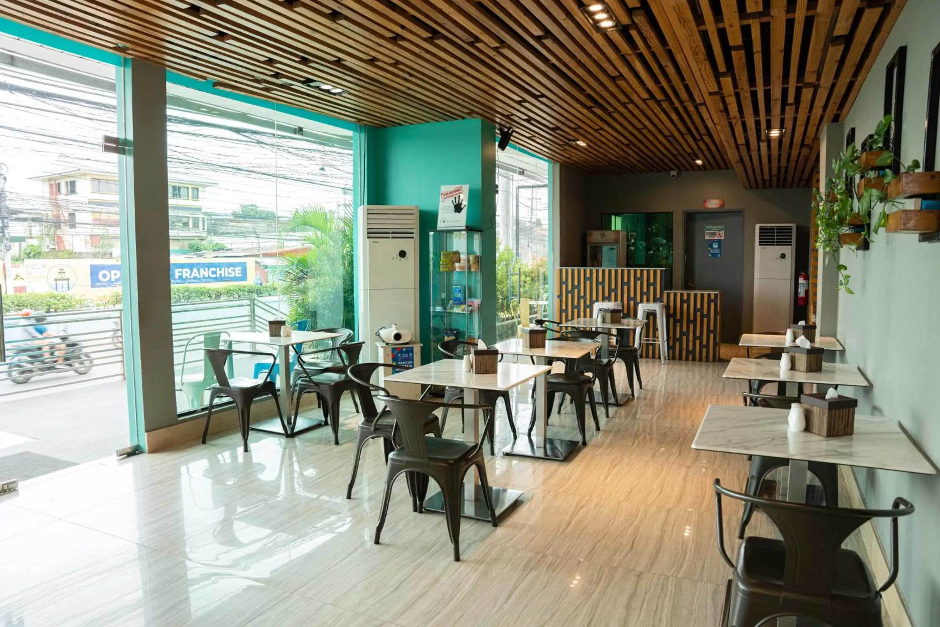 Dining area, Restaurant/Places to Eat in Felicity Island Hotel