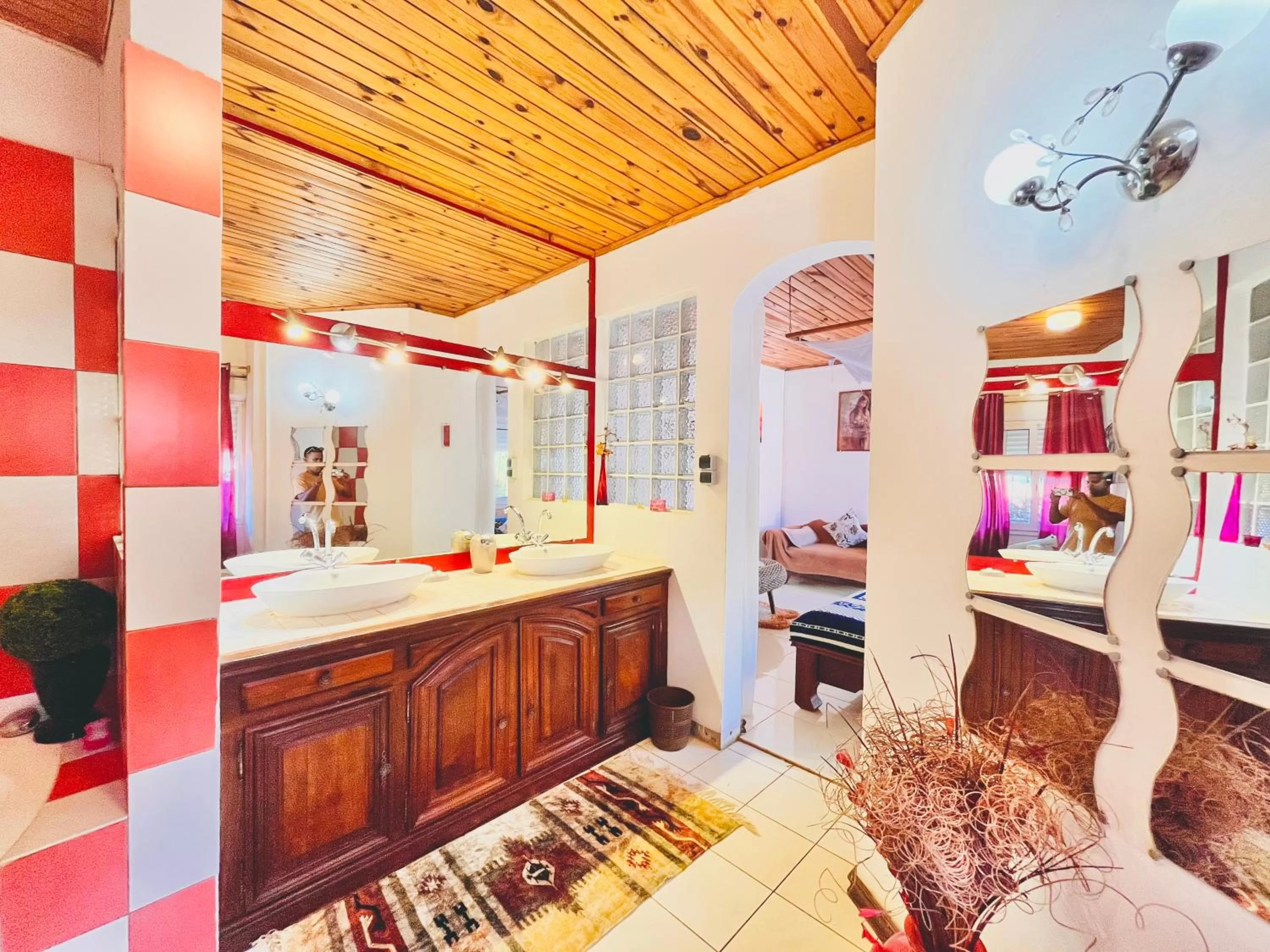 Bedroom, Lobby/Reception in Régina Lodge Diégo Suarez Madagascar