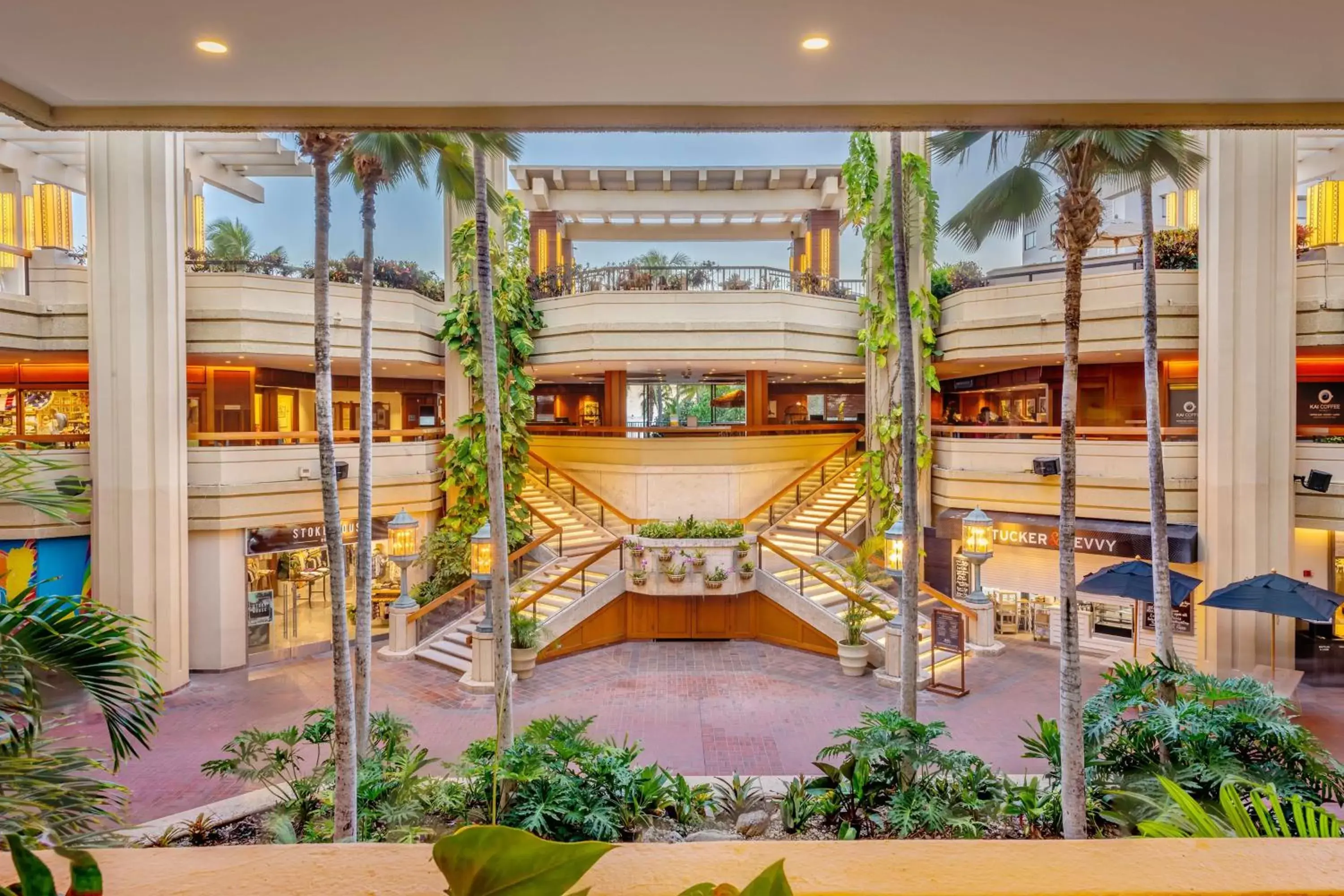Lobby or reception in Hyatt Regency Waikiki Beach Resort & Spa