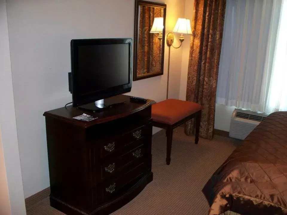 TV/Entertainment Center in Big Country Hotel & Suites