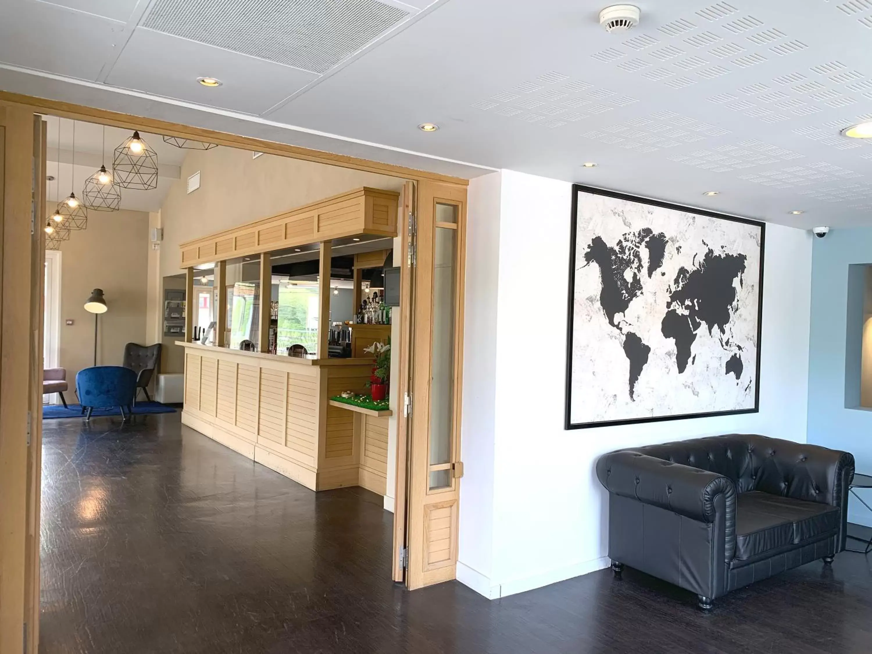 Communal lounge/ TV room, Lobby/Reception in Kyriad Bourgoin-Jallieu