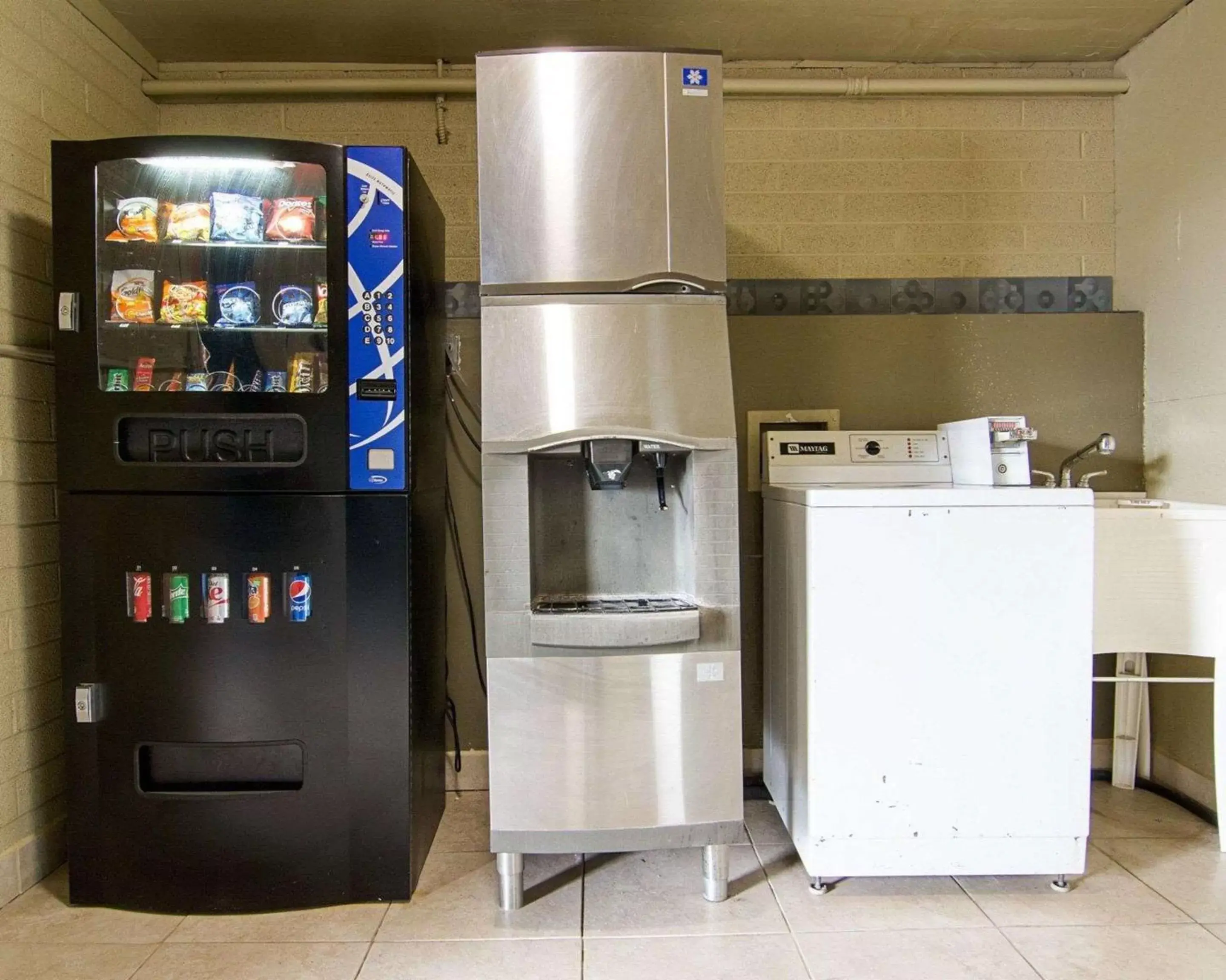 Other, Kitchen/Kitchenette in Rodeway Inn Flagstaff East Route 66 Other, Kitchen/Kitchenette in Rodeway Inn Flagstaff East Route 66