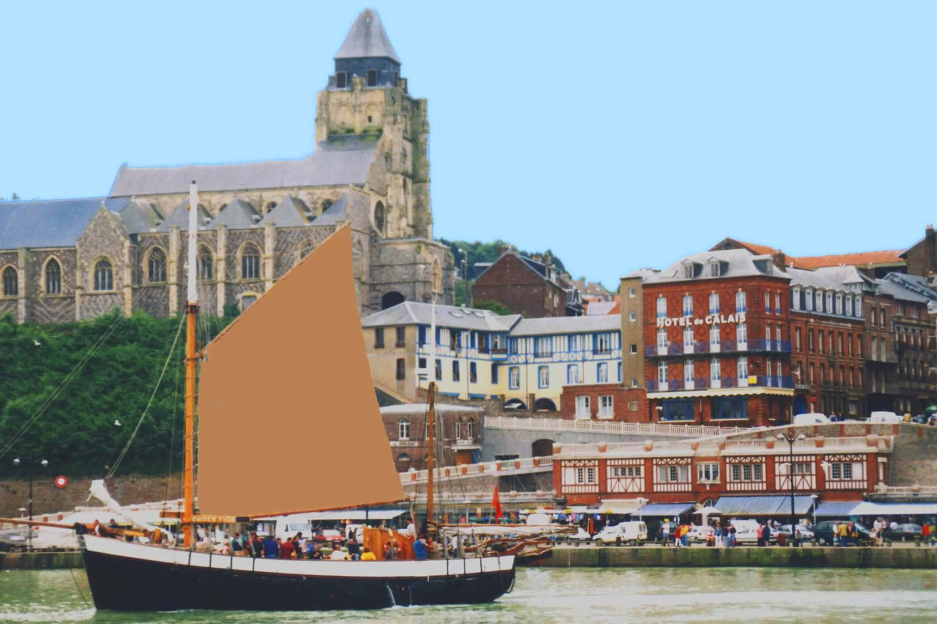 Property building in Hôtel De Calais