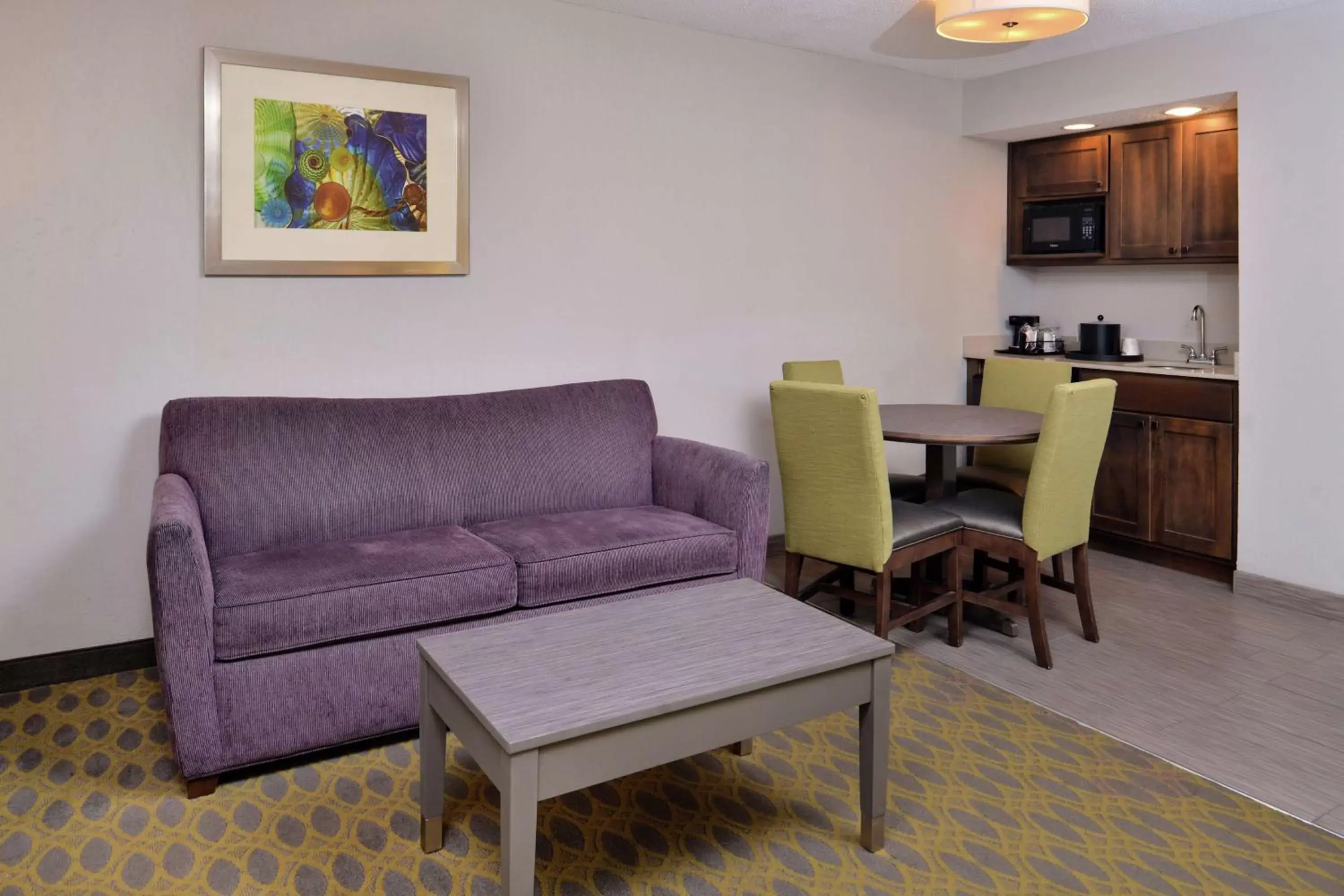 Living room, Seating Area in Hampton Inn Northwood