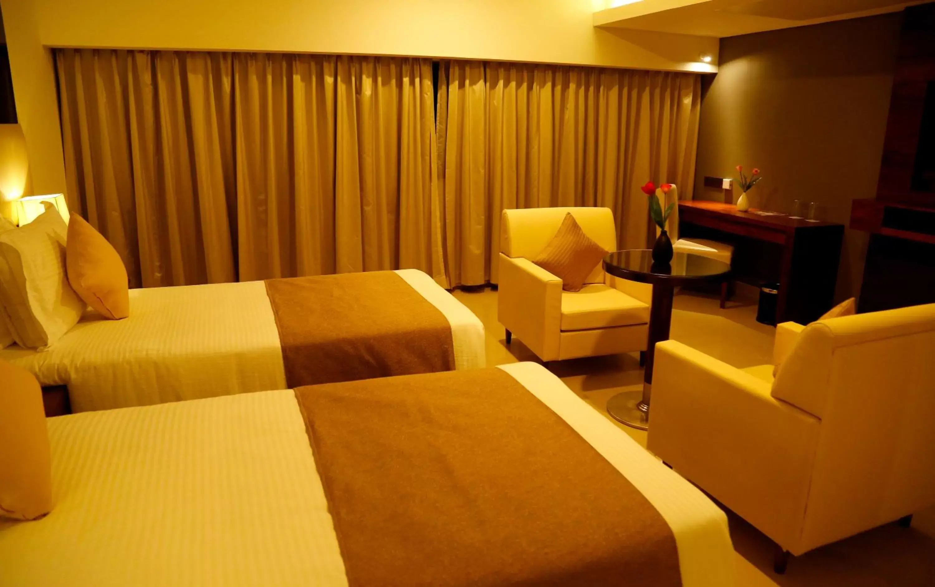 Photo of the whole room, Bed in The Raviz Calicut