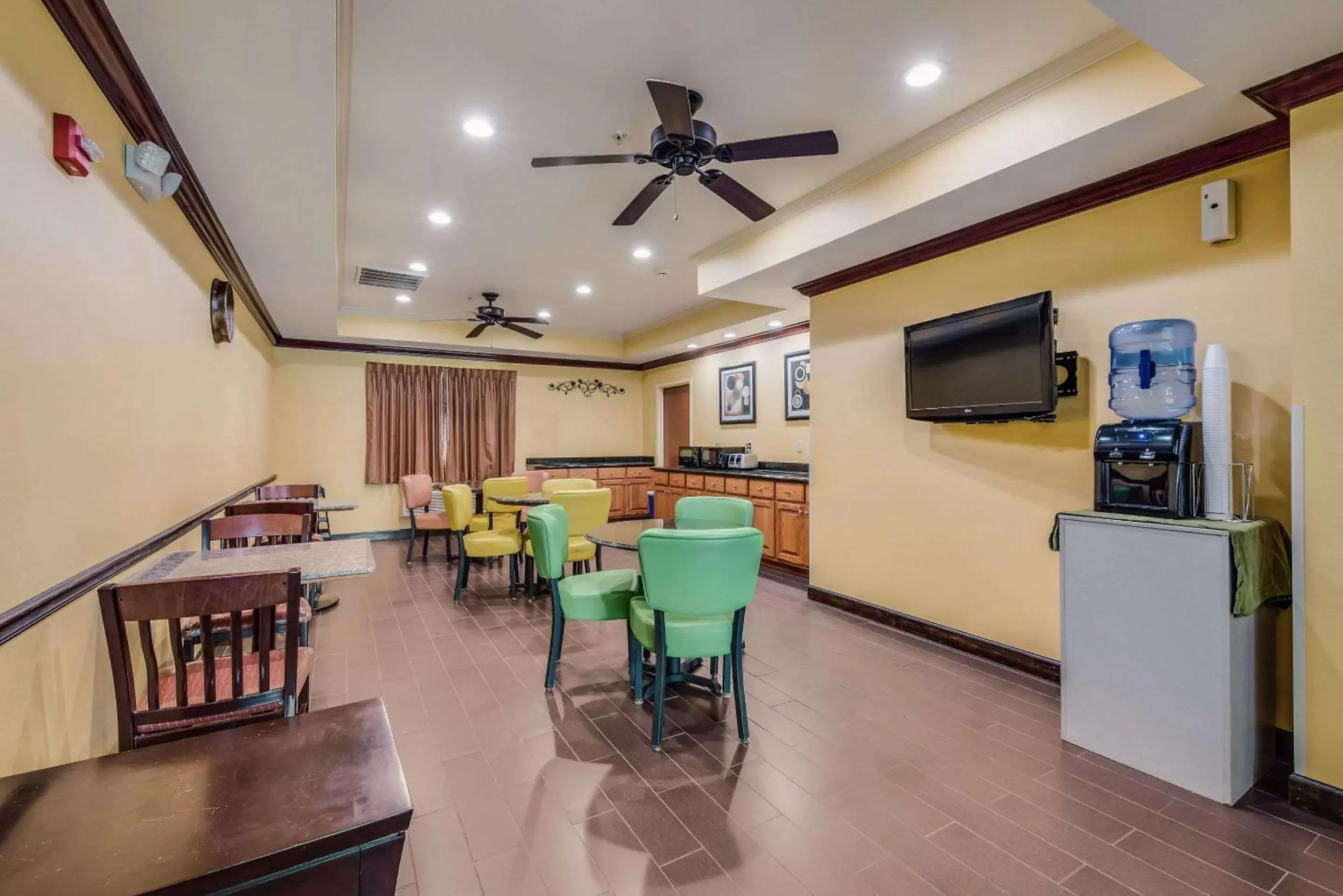 Restaurant/places to eat in Econo Lodge Inn & Suites Little Rock SW