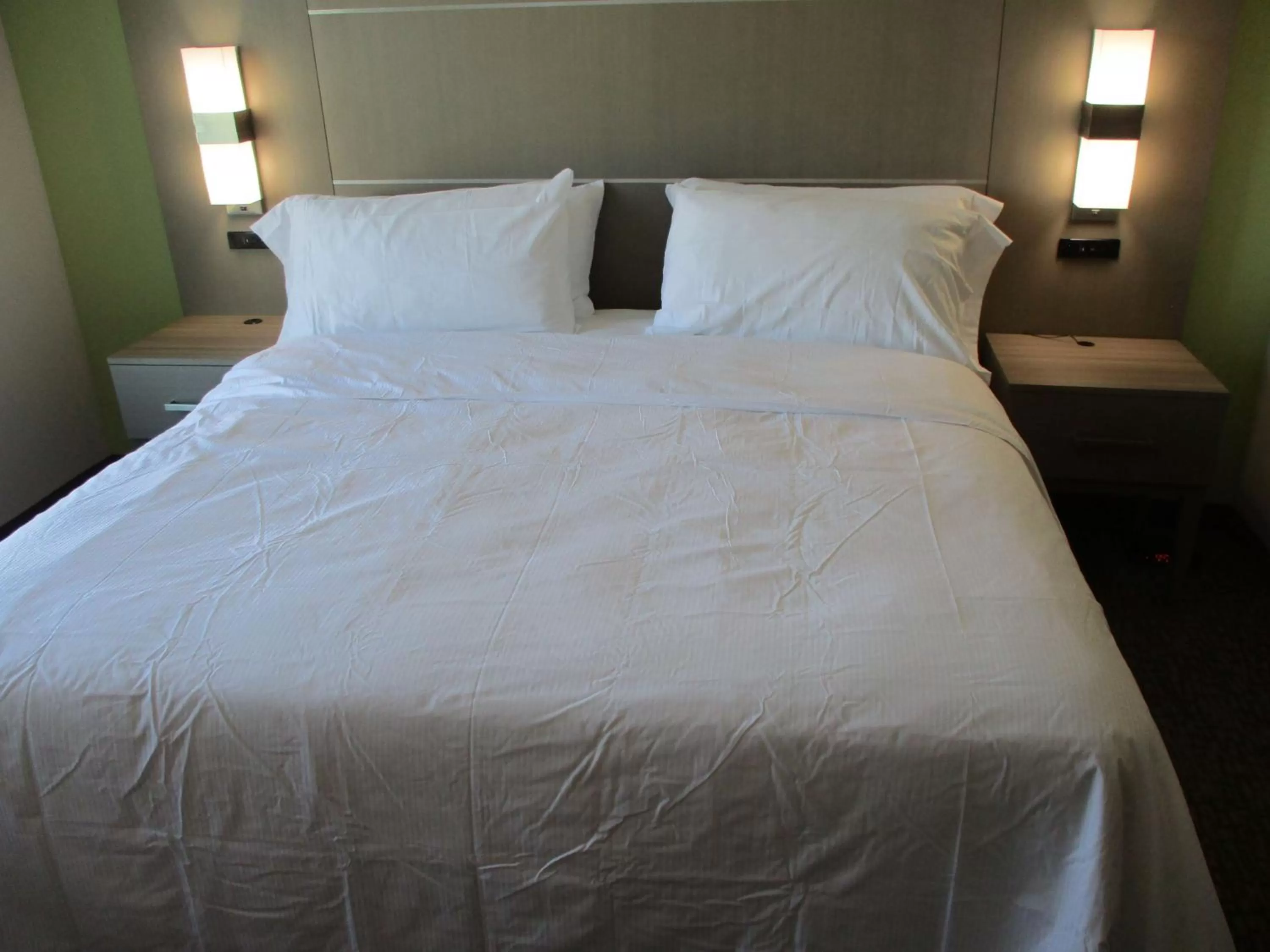 Photo of the whole room, Bed in La Quinta Inn & Suites by Wyndham Jackson-Cape Girardeau