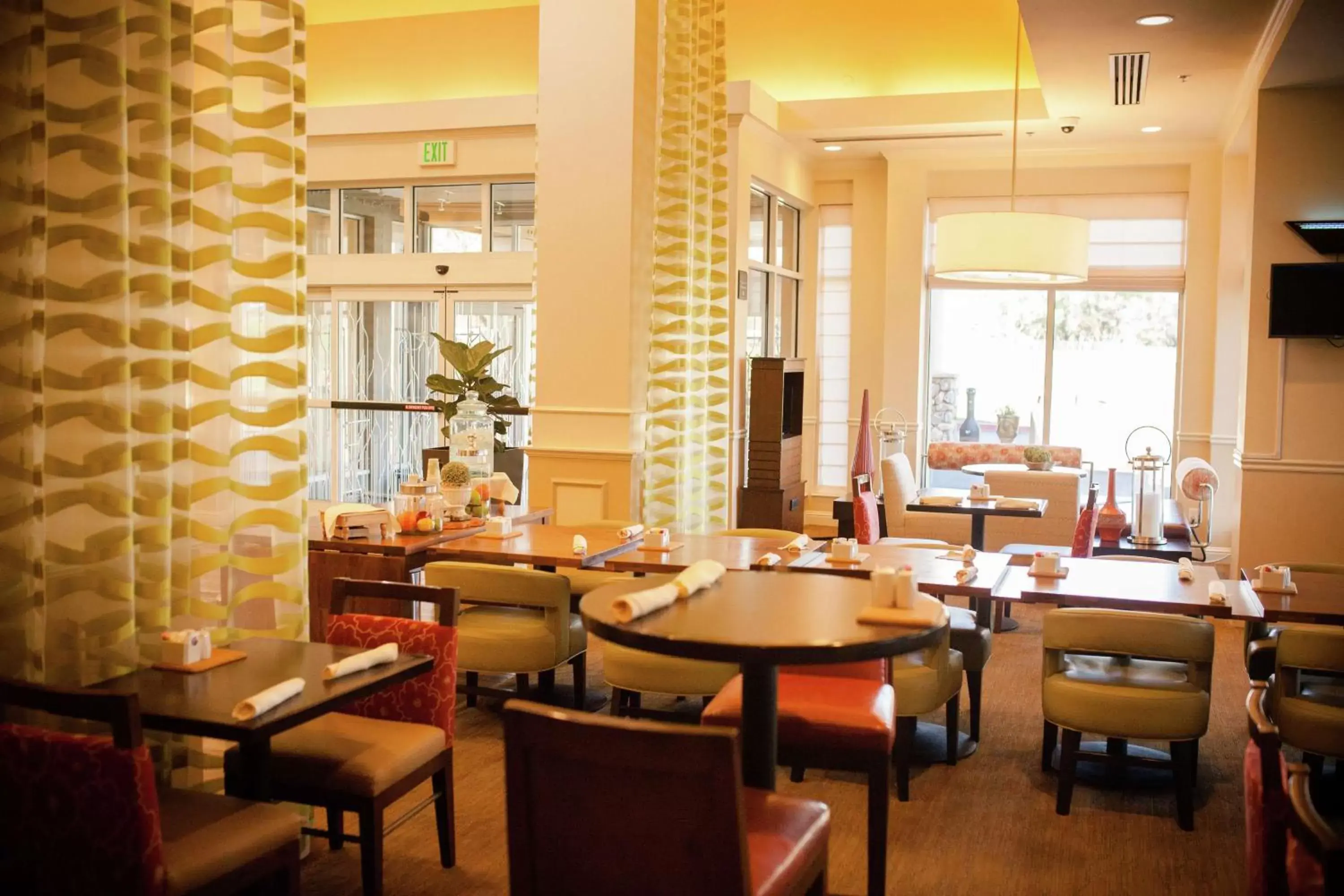 Dining area, Restaurant/Places to Eat in Hilton Garden Inn Redding