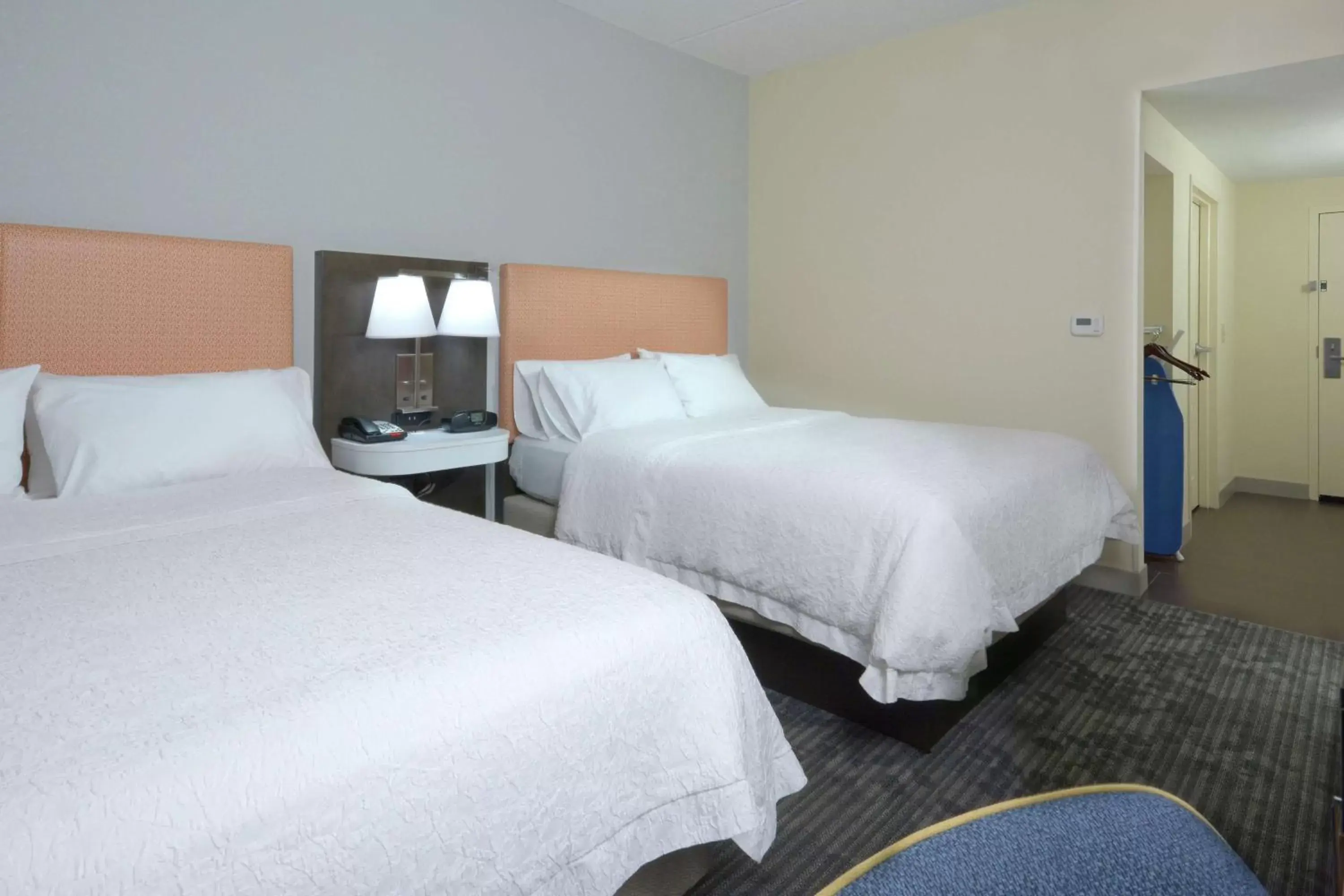 Bed in Hampton Inn & Suites Greenville/Spartanburg I-85