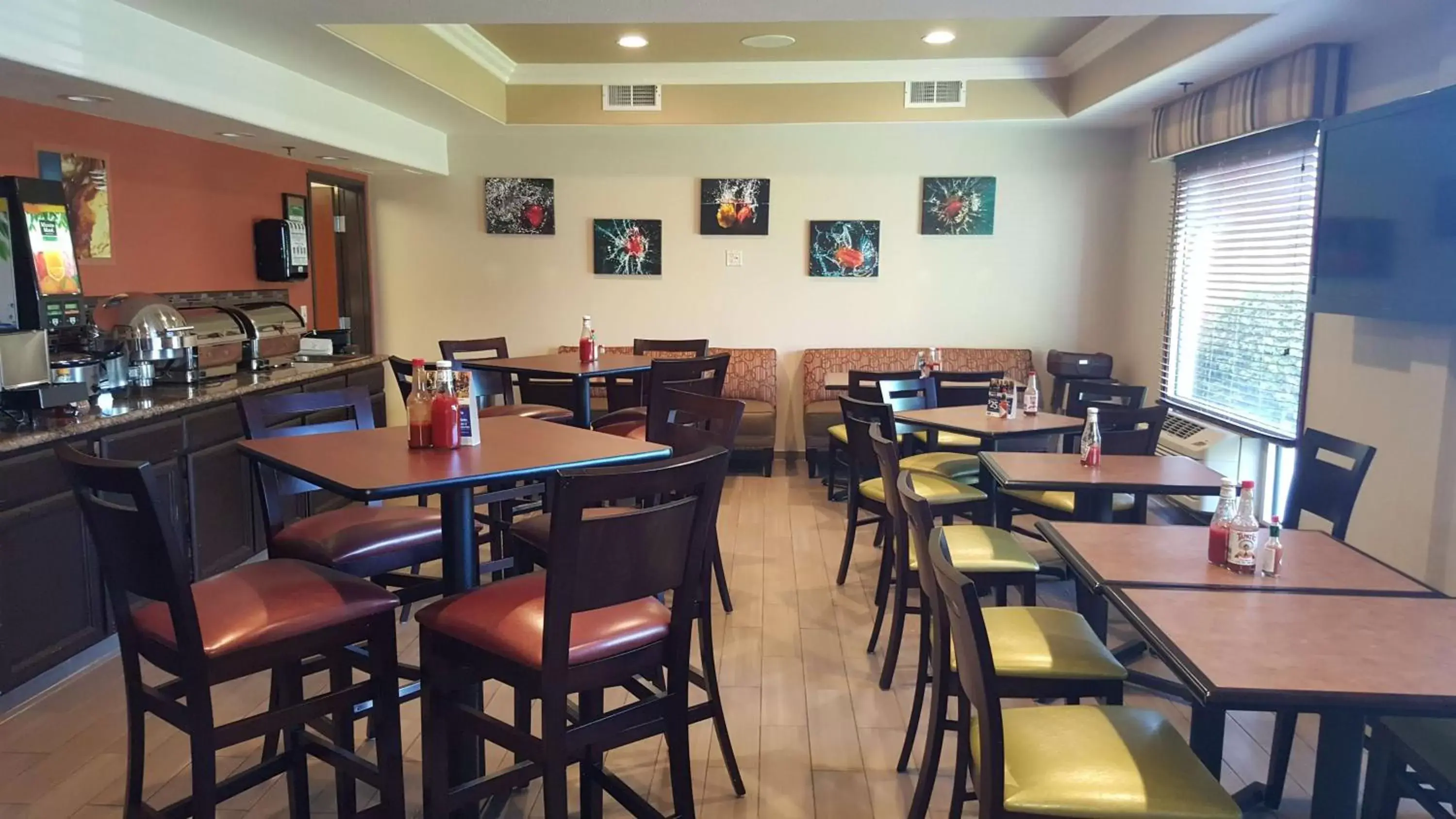 Restaurant/places to eat in Best Western Airport Inn & Suites Oakland