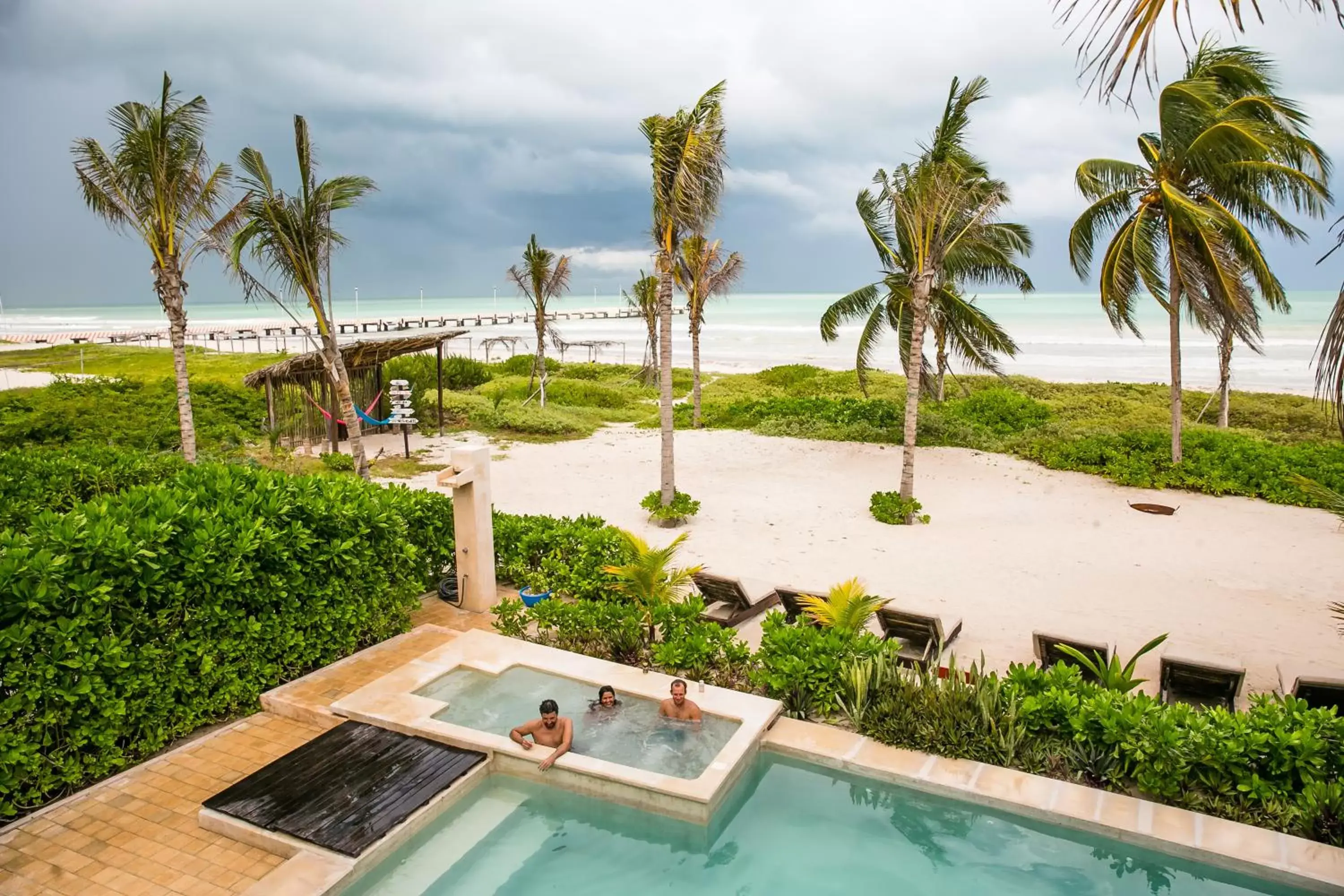 Beach, Pool View in Hotel La Casa Cielo