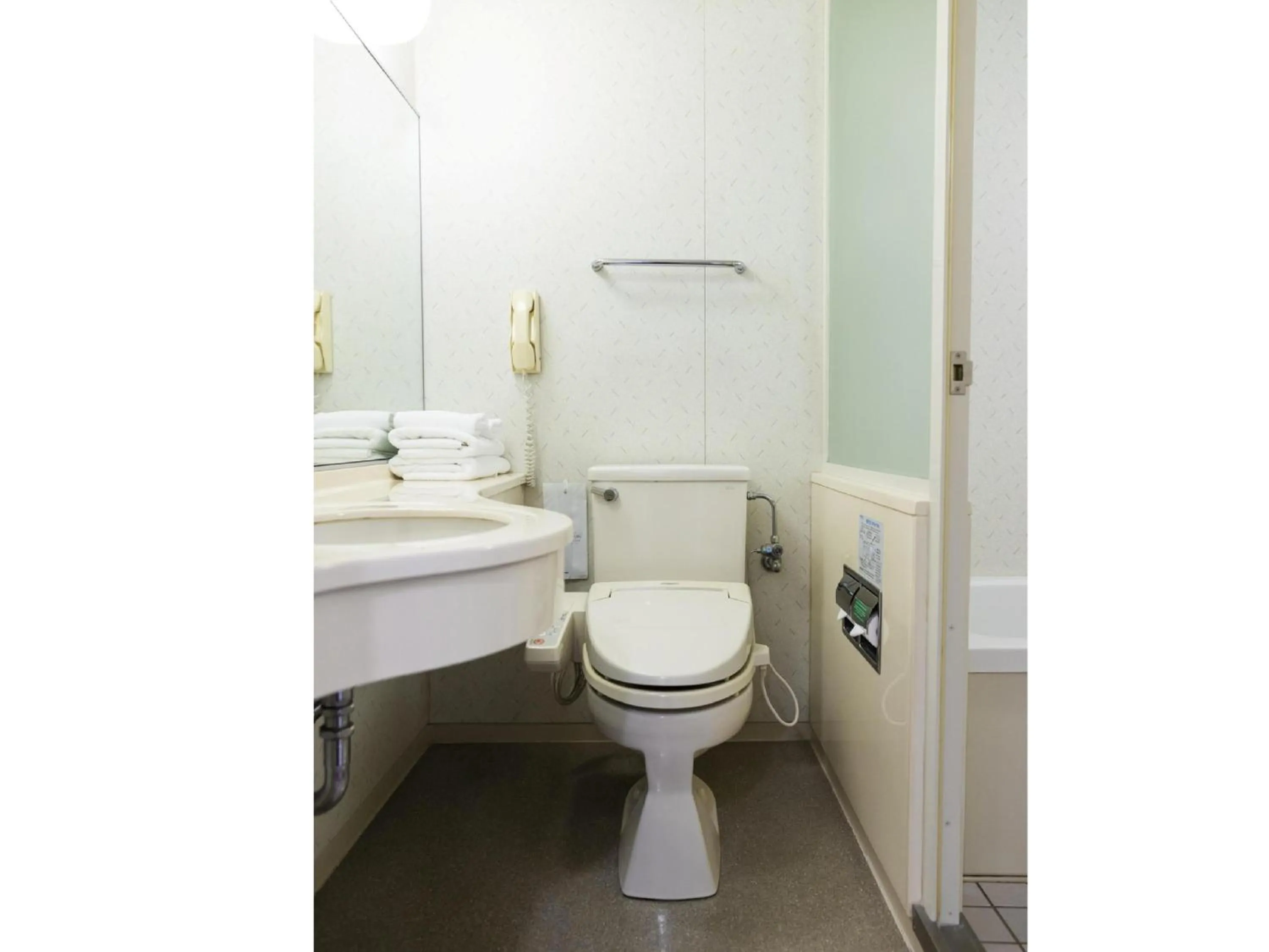 Toilet in Ariston Hotel Kobe