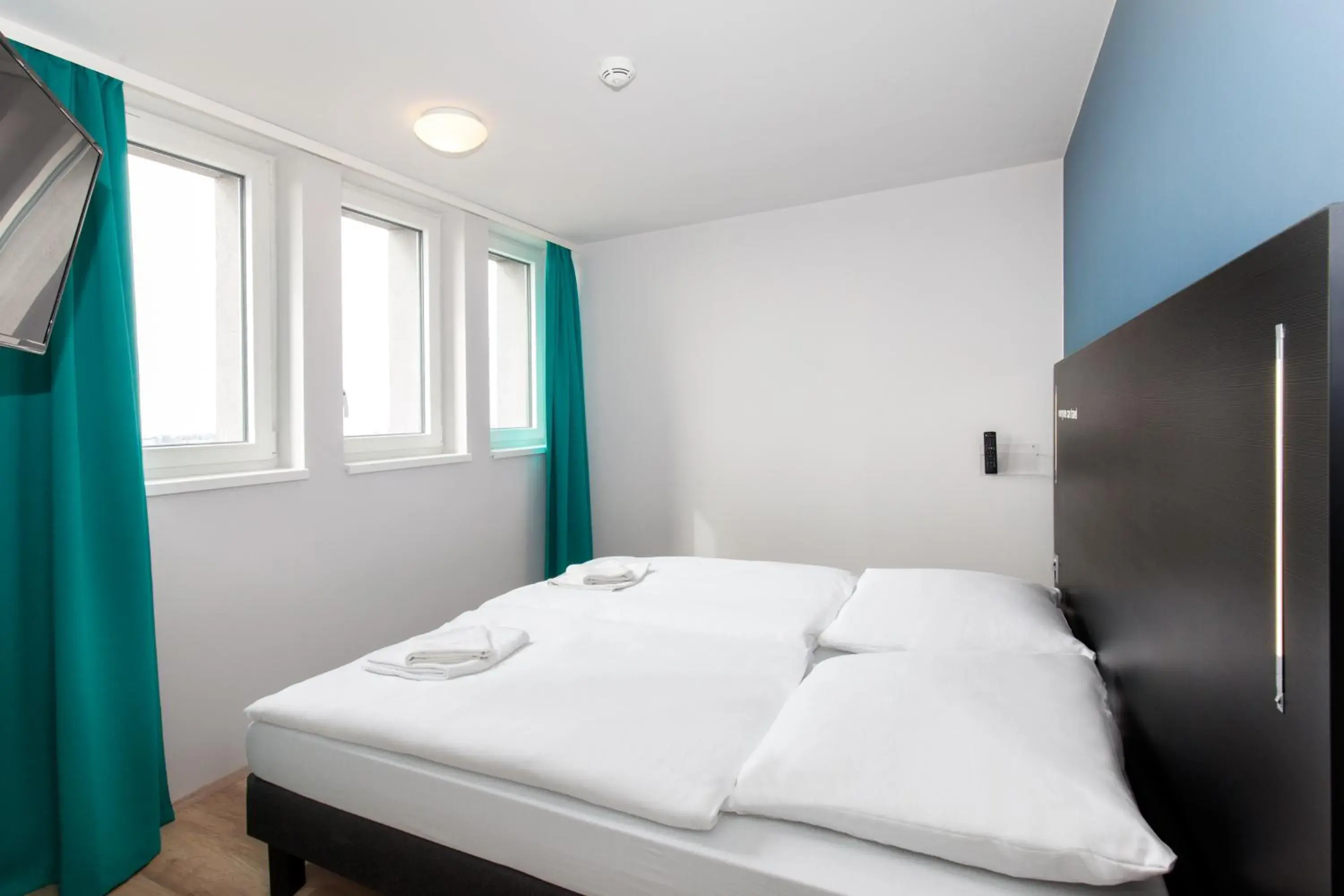 TV and multimedia, Bed in a&o Prague Rhea TV and multimedia, Bed in a&o Prague Rhea