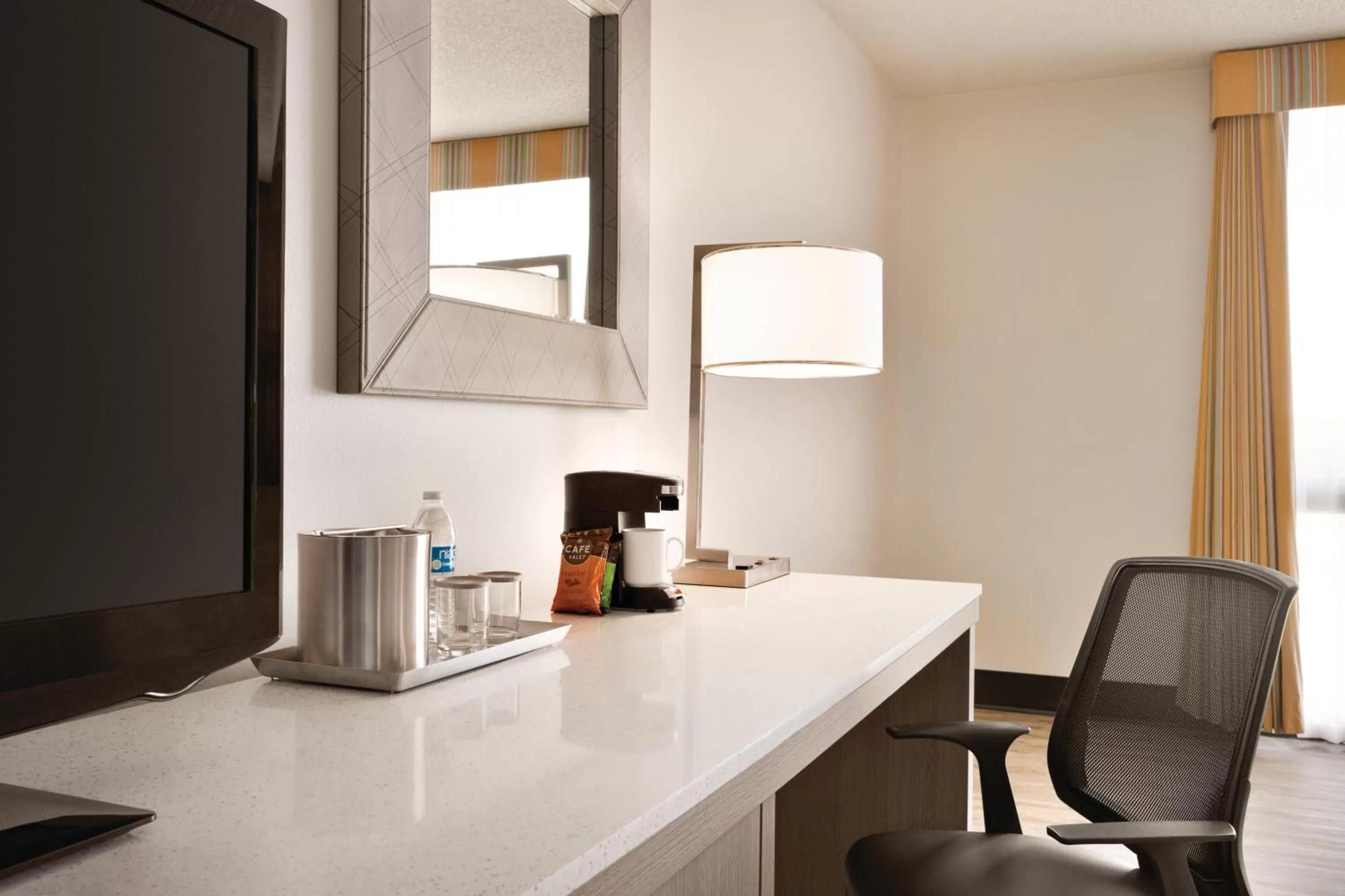 Coffee/tea facilities in Radisson Hotel Lenexa Overland Park