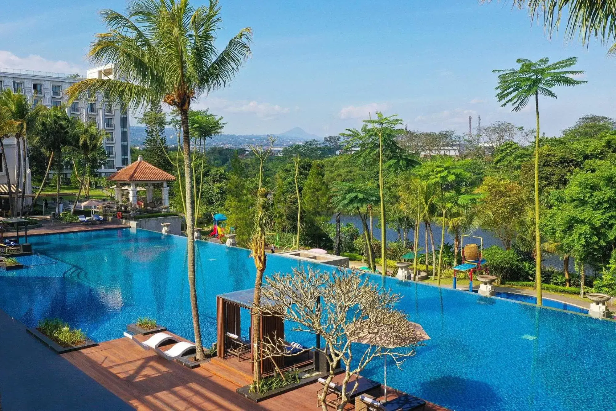Swimming Pool in Mason Pine Hotel Bandung