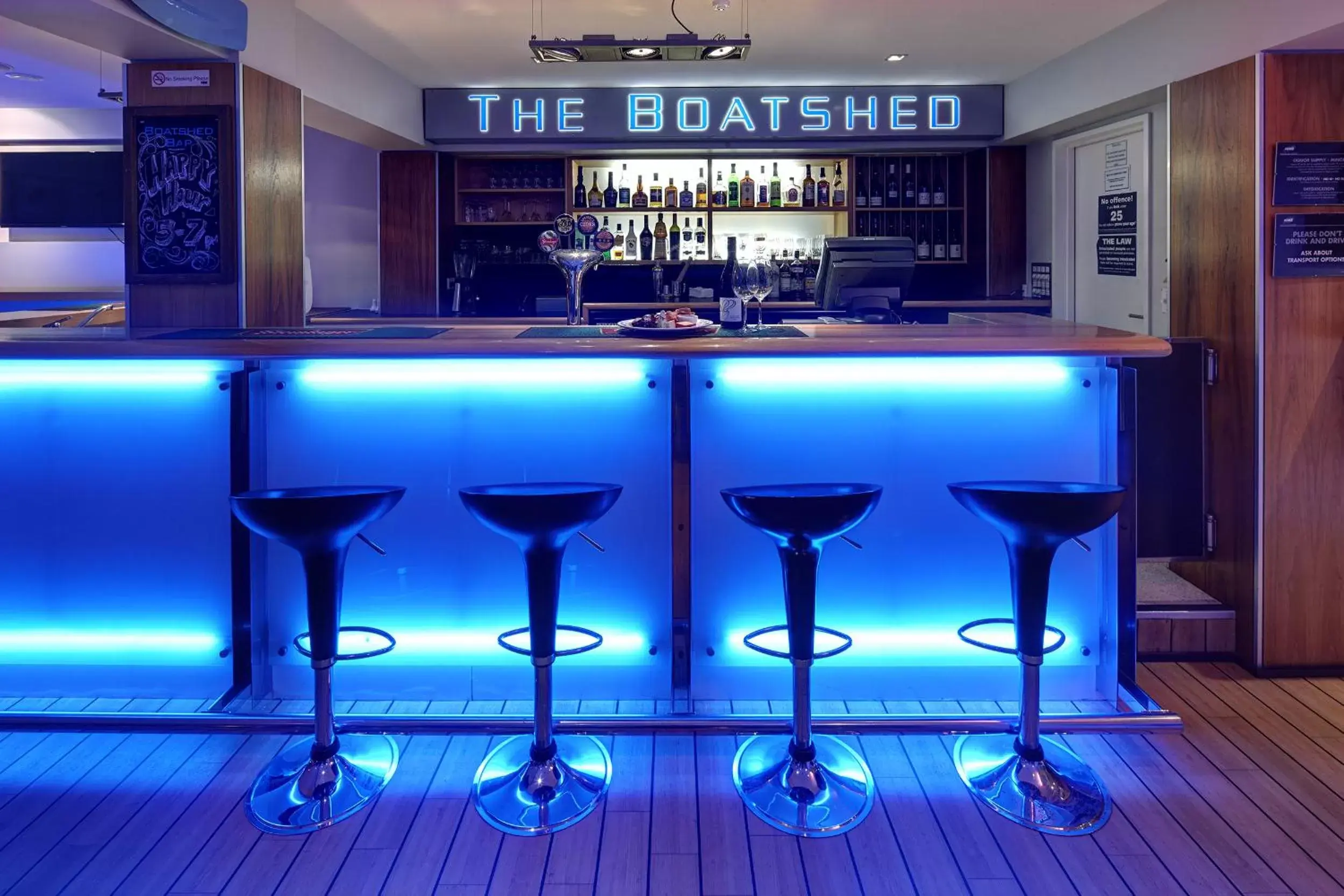 Lounge or bar in Picton Yacht Club Hotel