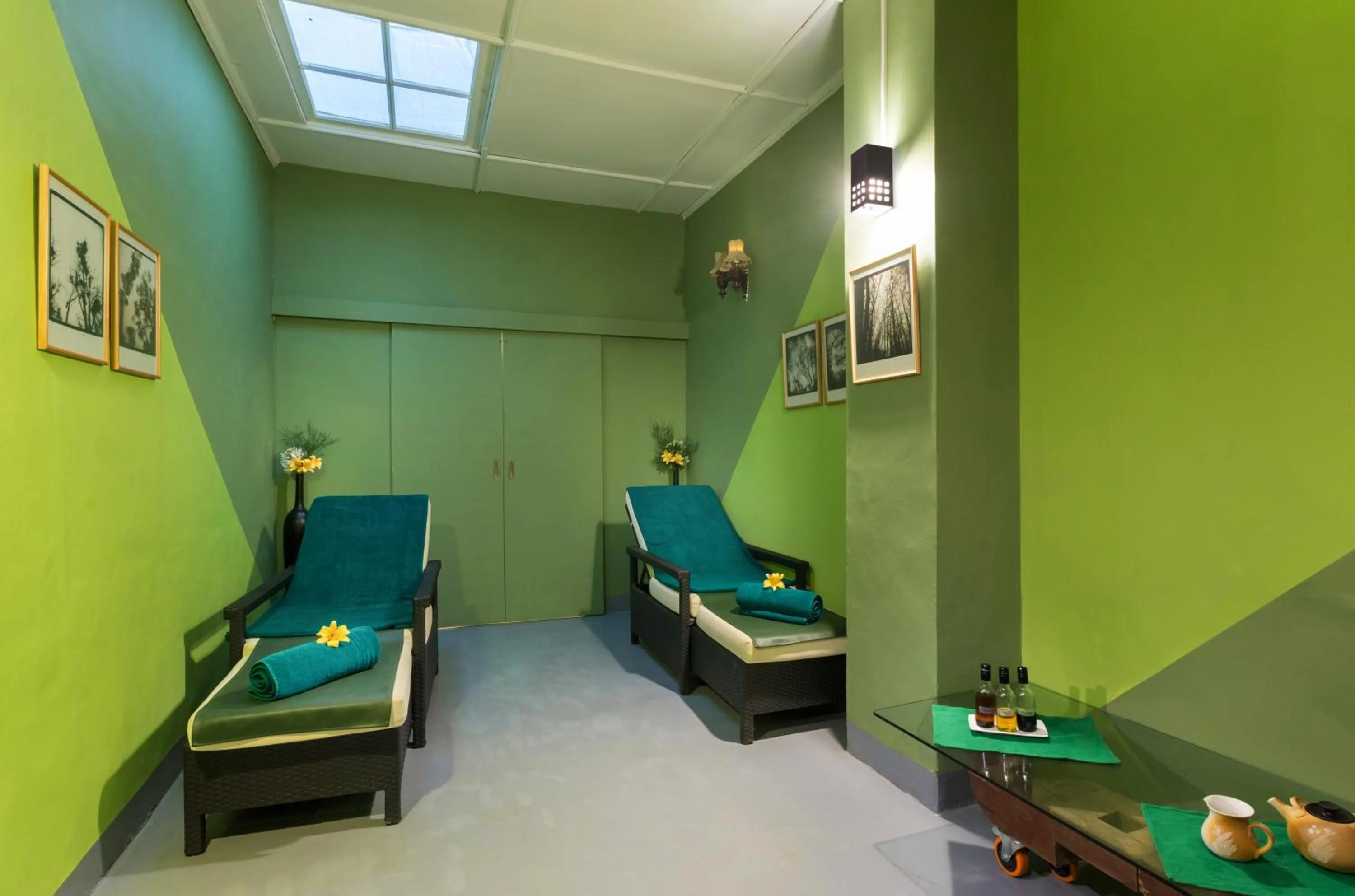 Massage in Scottish Planter Bungalow- Thema Collection