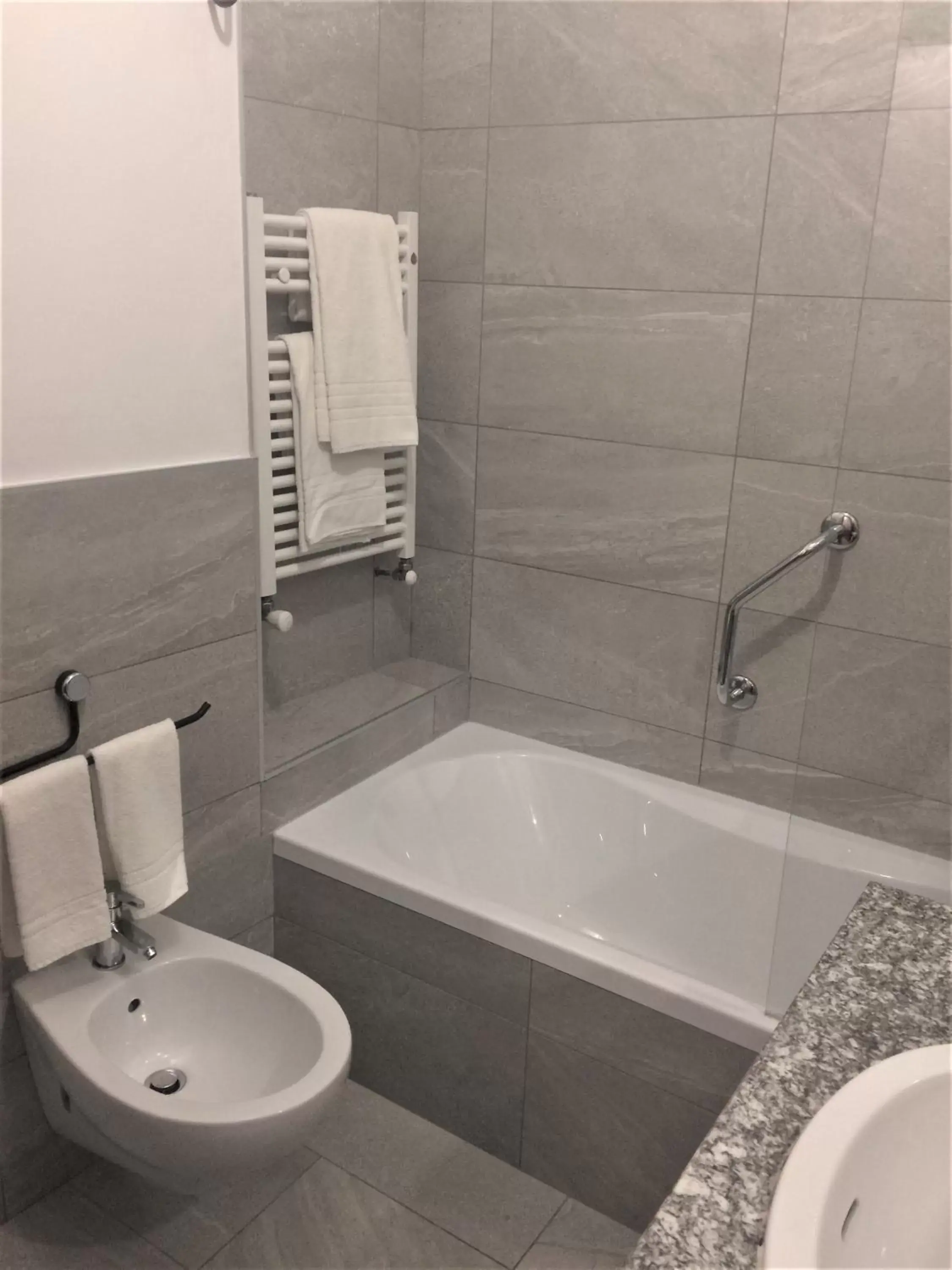 Bathroom in Intra Hotel