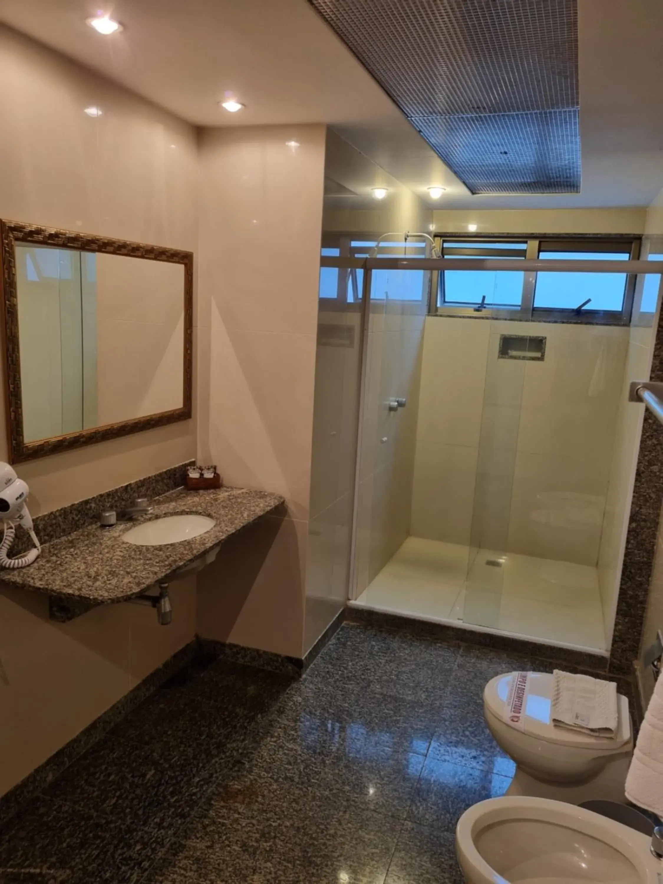 Bathroom in Royalty Copacabana Hotel