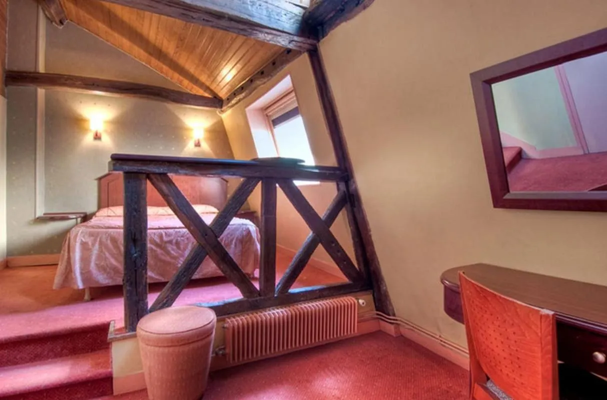 Photo of the whole room, Bed in Hotel Le Faubourg Opera