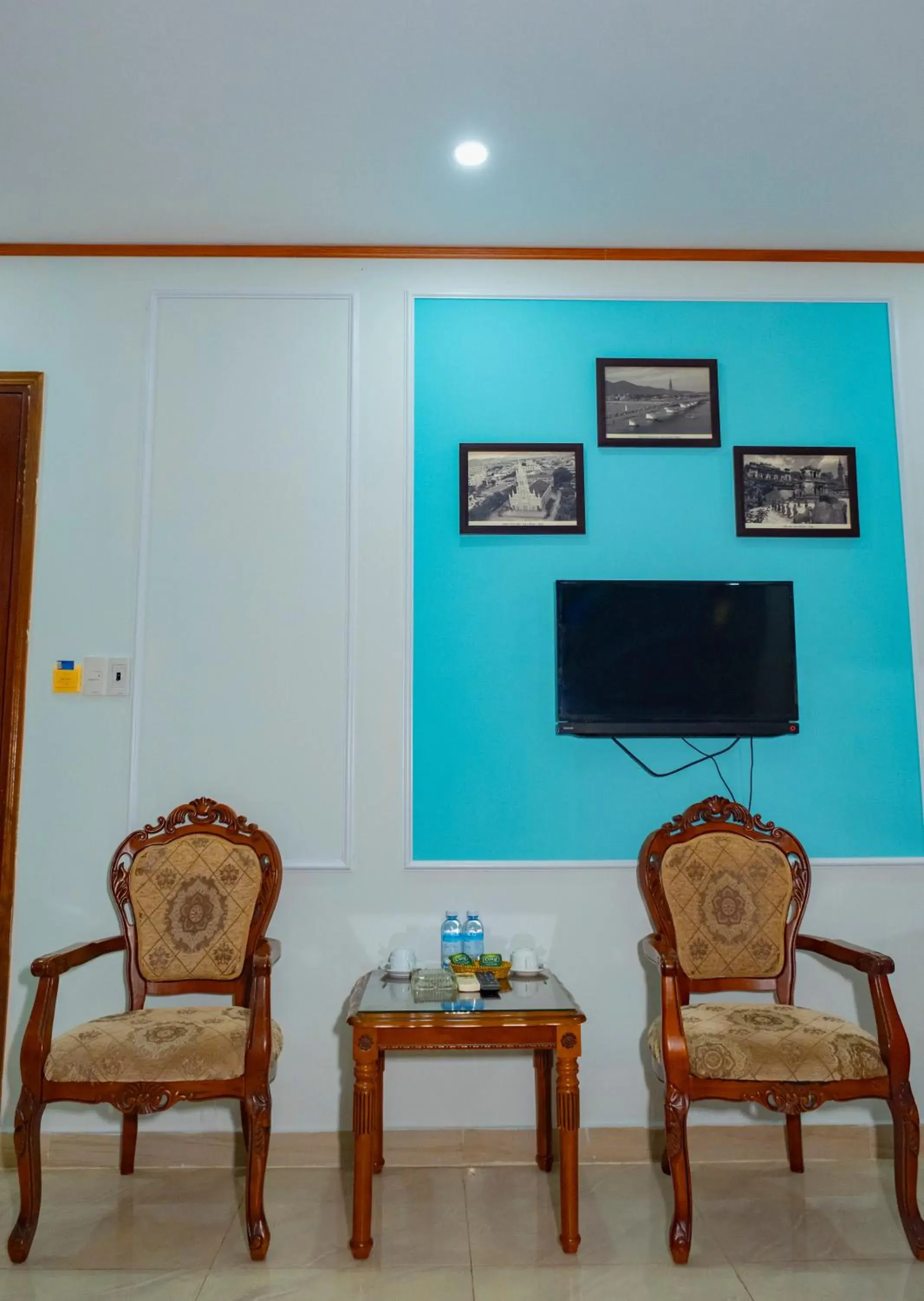 Bedroom, TV/Entertainment Center in Phu Van Resort & Spa