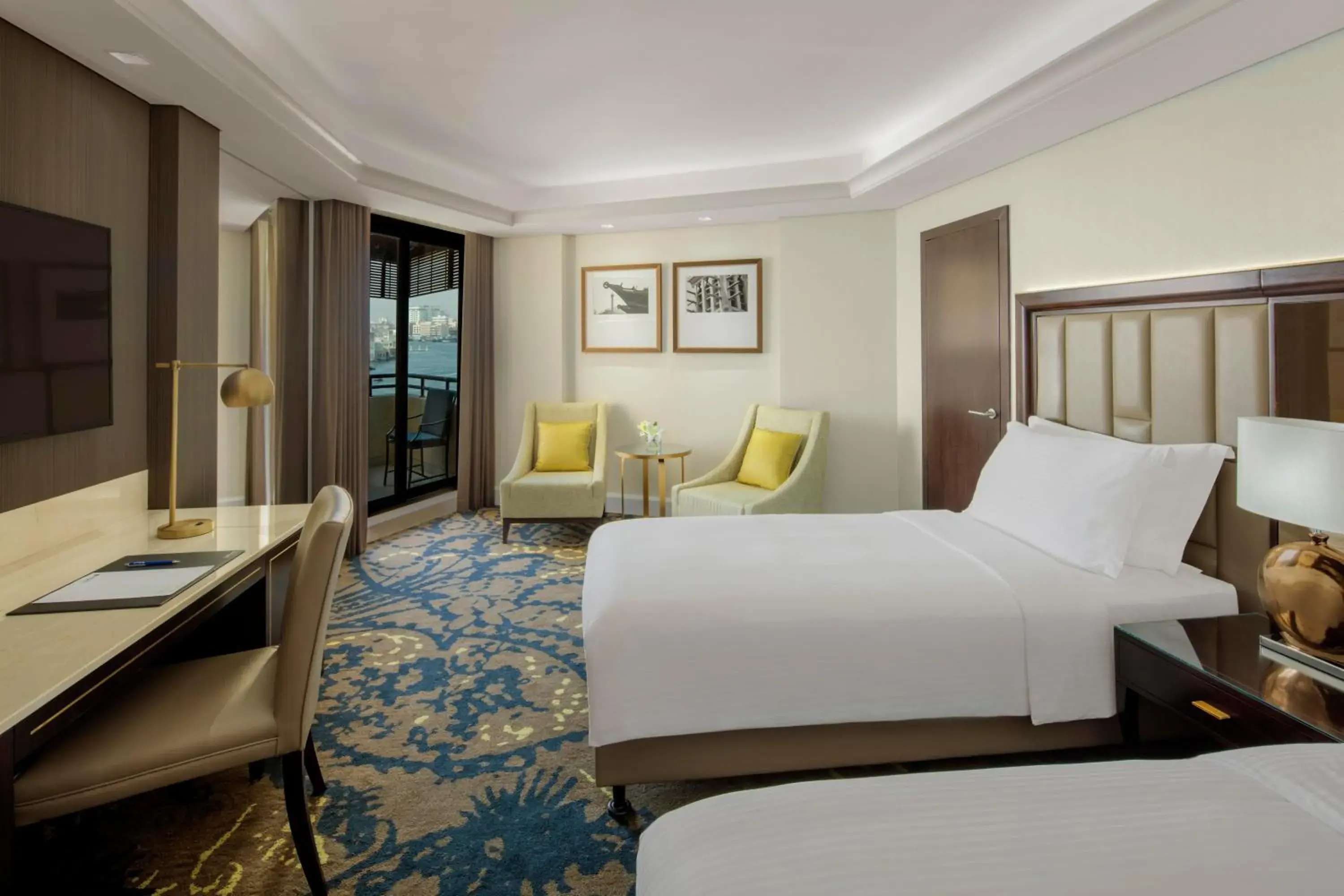 Bed in Radisson Blu Hotel, Dubai Deira Creek