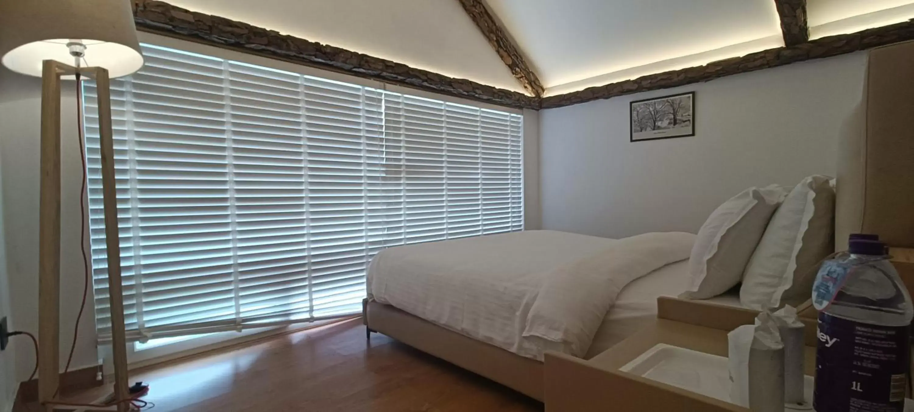 Bedroom, Bed in Kasauli Hills Resort