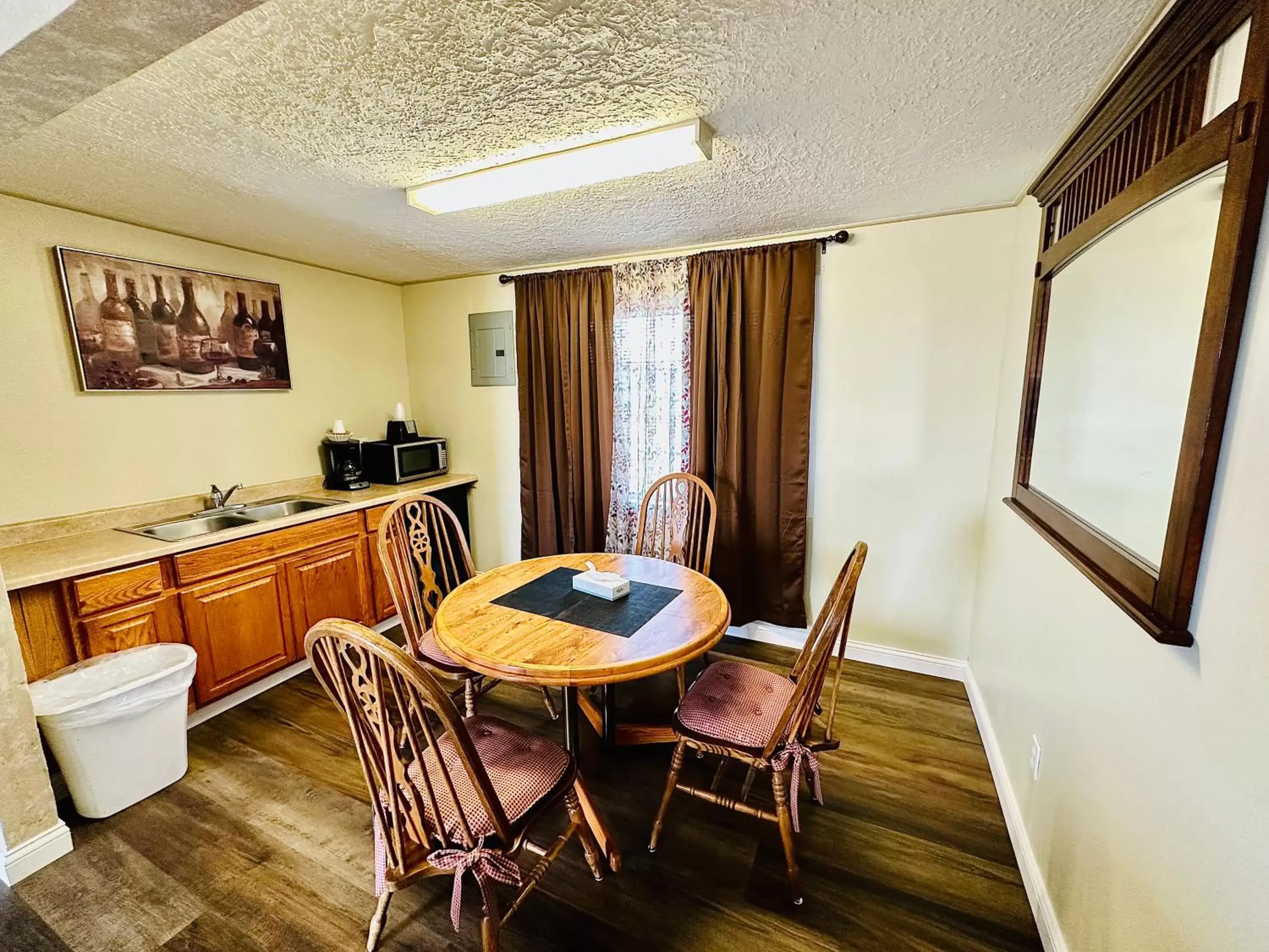 Dining Area in Sage N Sand Motel