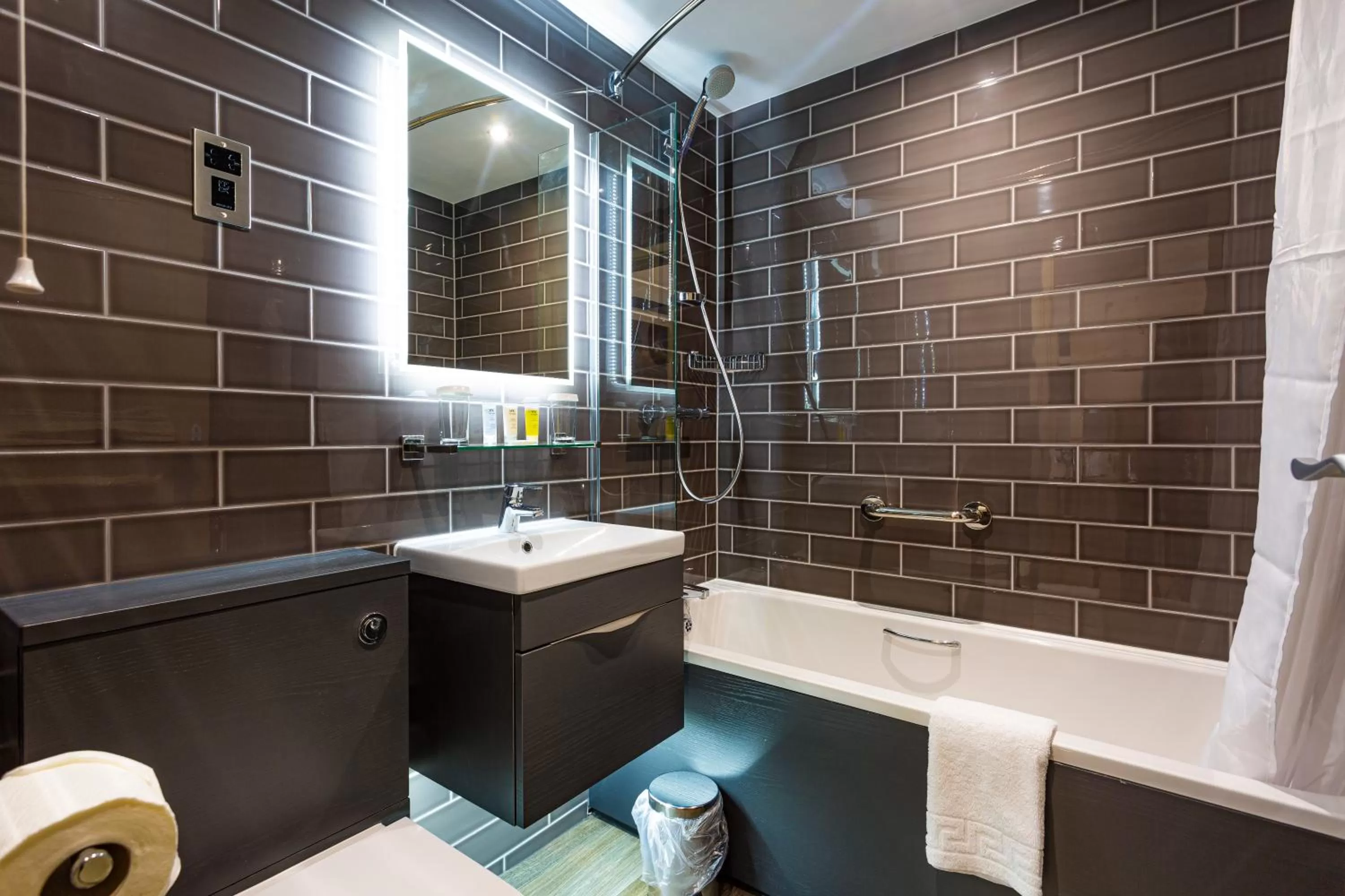 Bathroom in The Rutland Arms Hotel, Bakewell, Derbyshire - The Coaching Inn Group