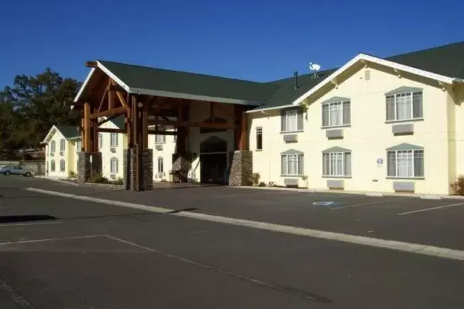 Property building in Murphys Suites Property building in Murphys Suites