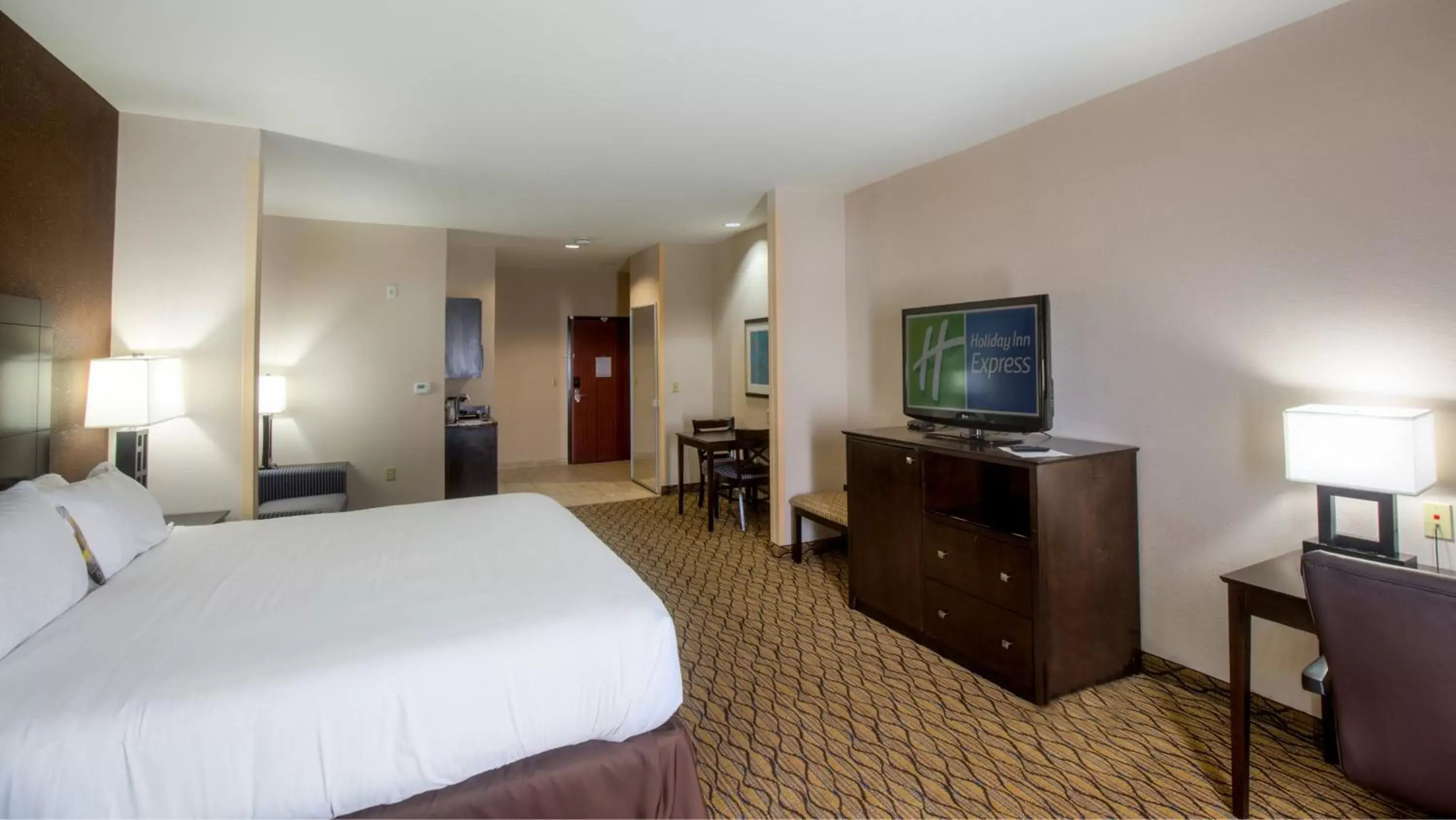 Photo of the whole room, TV/Entertainment Center in Holiday Inn Express Hotel and Suites Elk City, an IHG Hotel