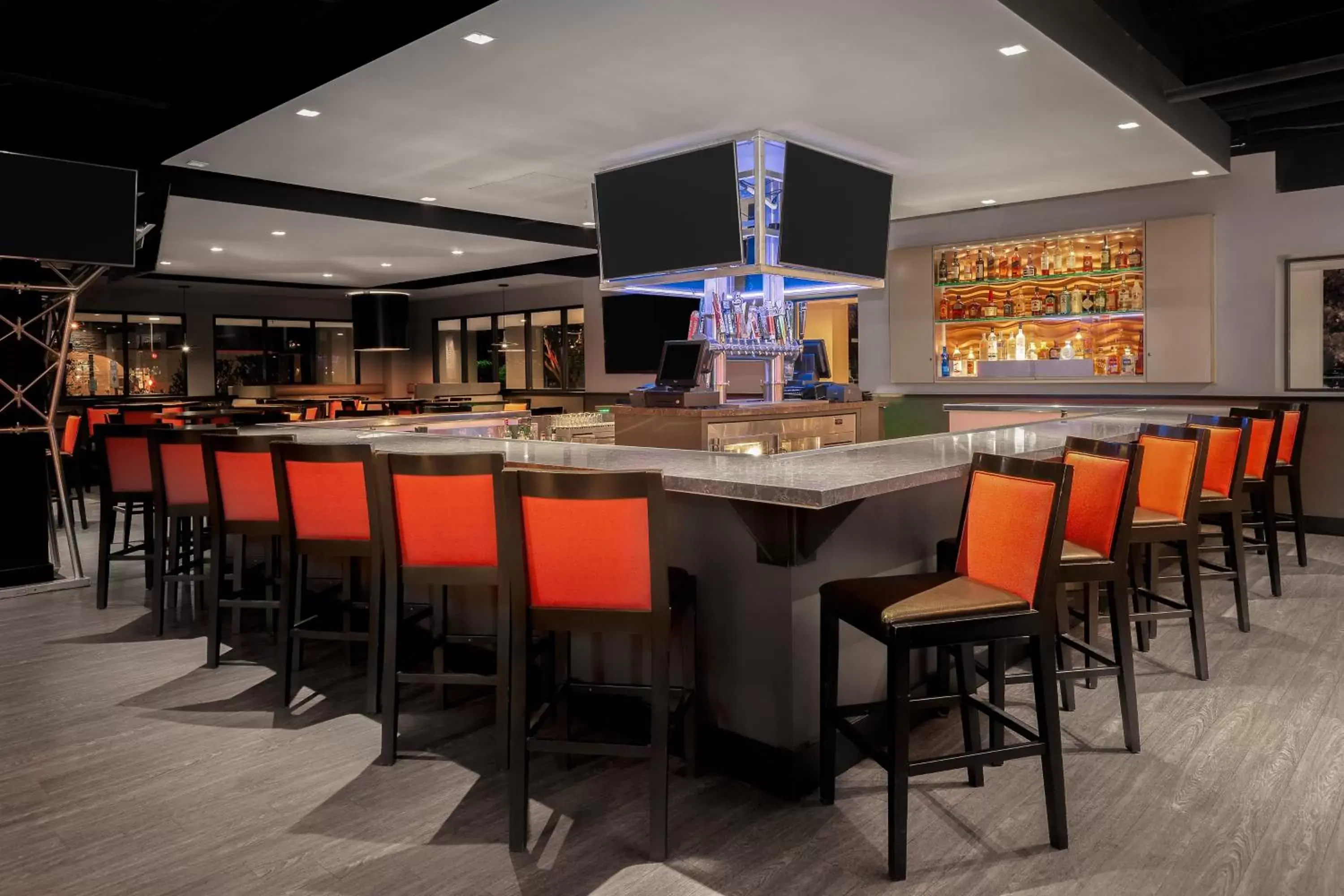 Lounge or bar, Restaurant/Places to Eat in Holiday Inn La Mirada near Anaheim, an IHG Hotel