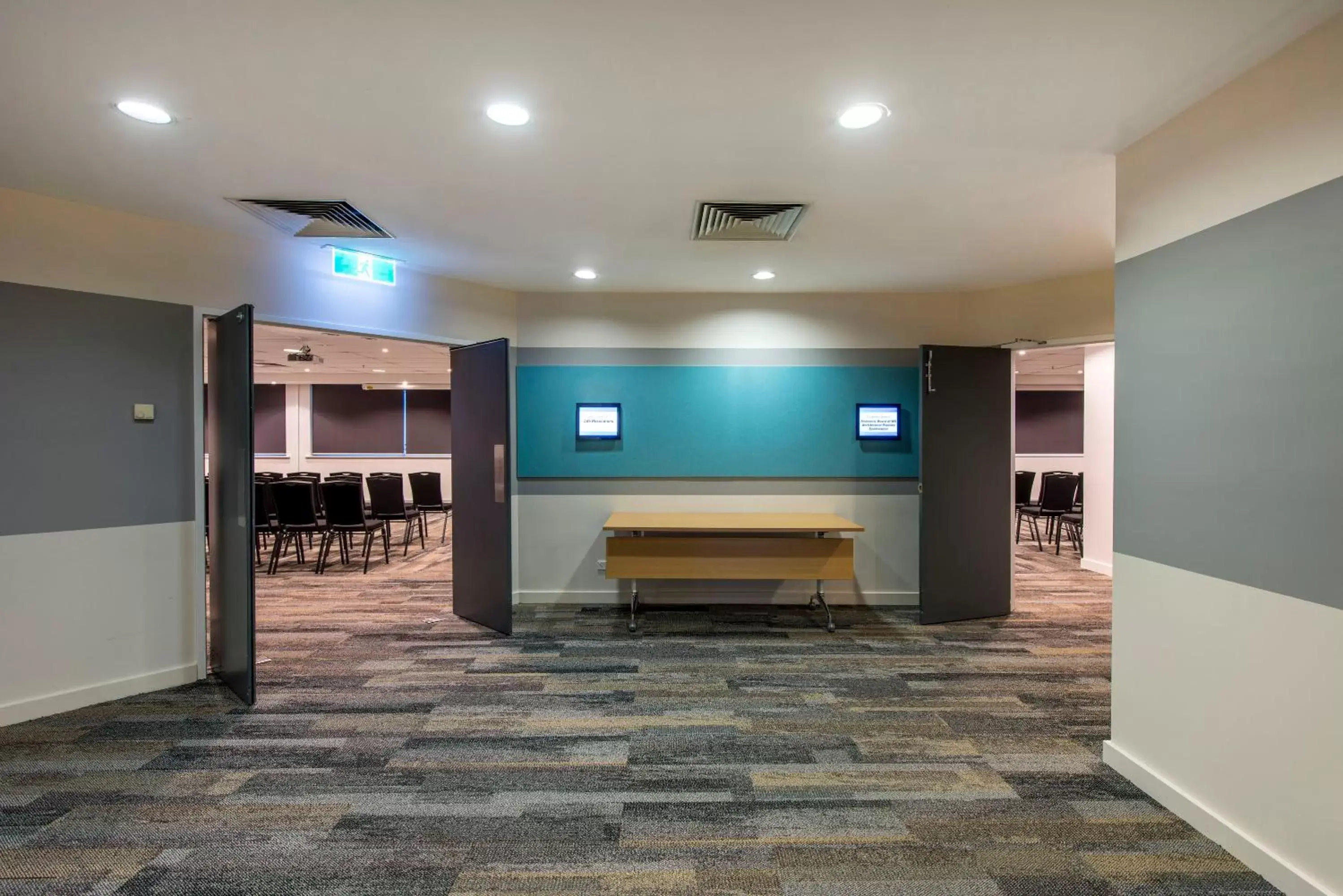 Meeting/conference room, Lobby/Reception in Oaks Perth Hotel