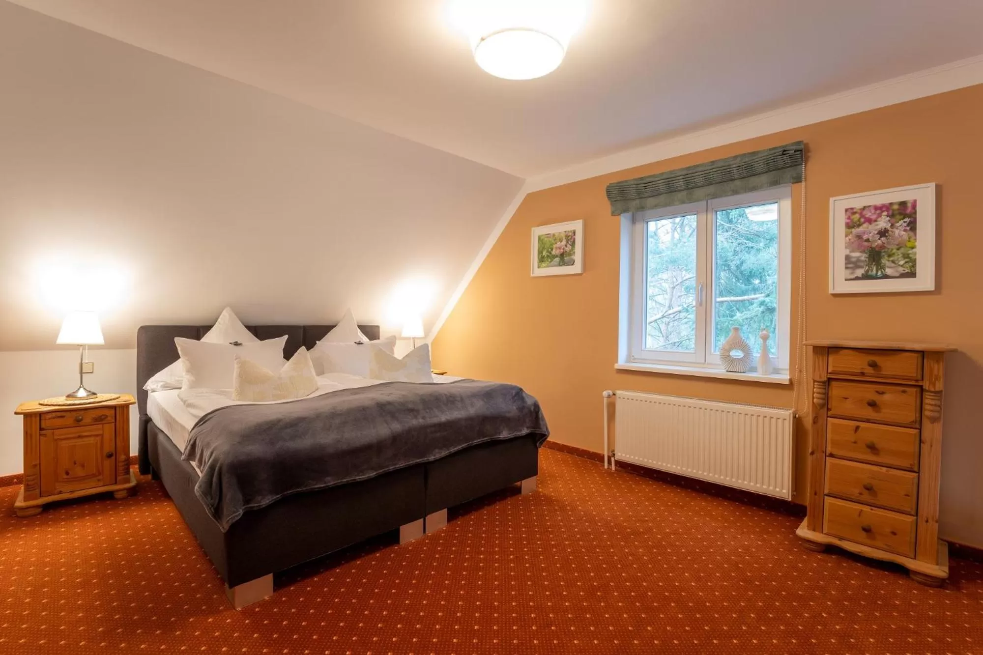 Bed in Seehotel Lindenhof