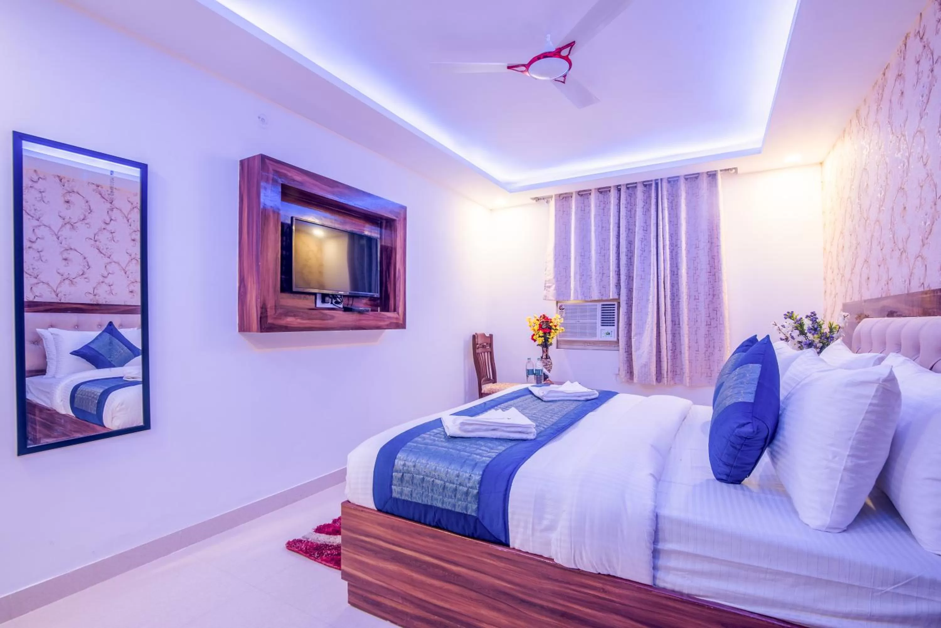 Communal lounge/ TV room, Bed in Hotel Festival Mahipalpur At Delhi Airport