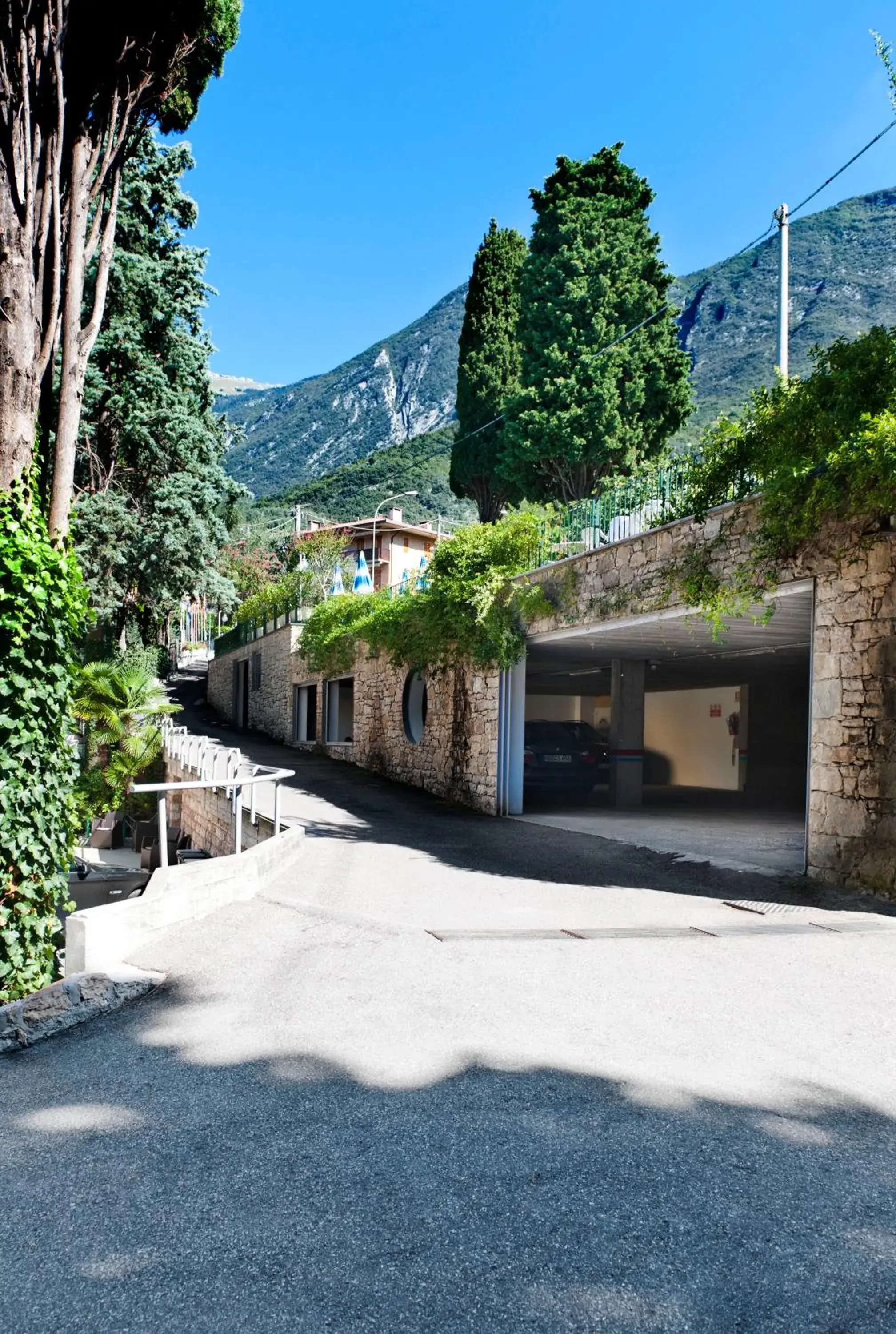 Facade/entrance, Property Building in Beach Hotel Du Lac Malcesine