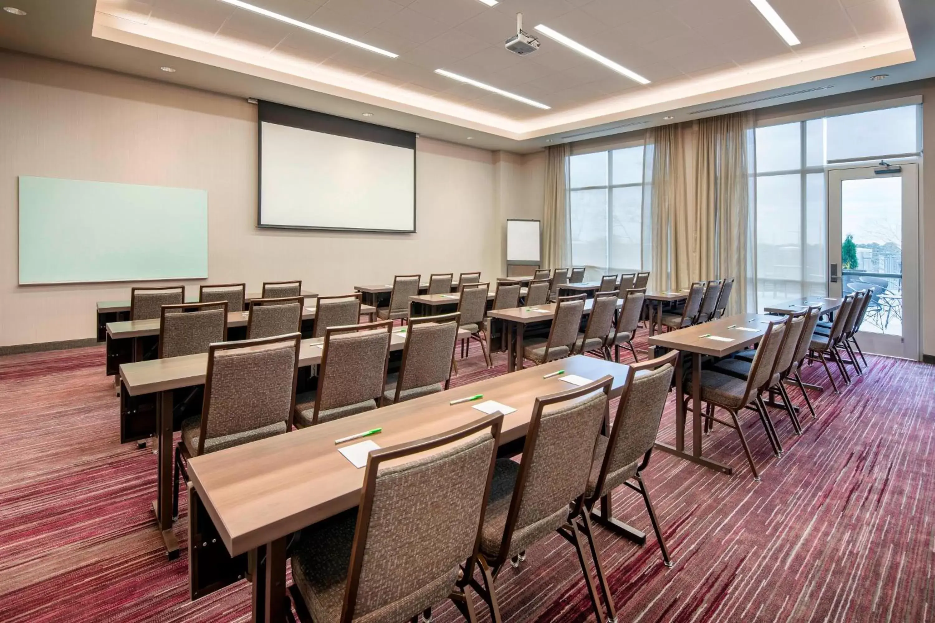 Meeting/conference room in Courtyard by Marriott Atlanta Vinings/Galleria