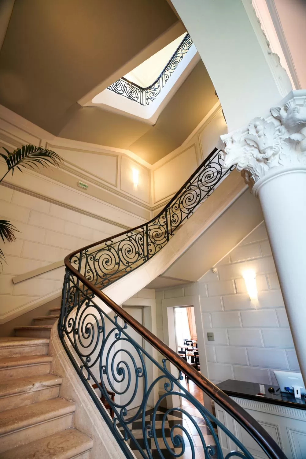 Lobby or reception in Château Grattequina Hôtel