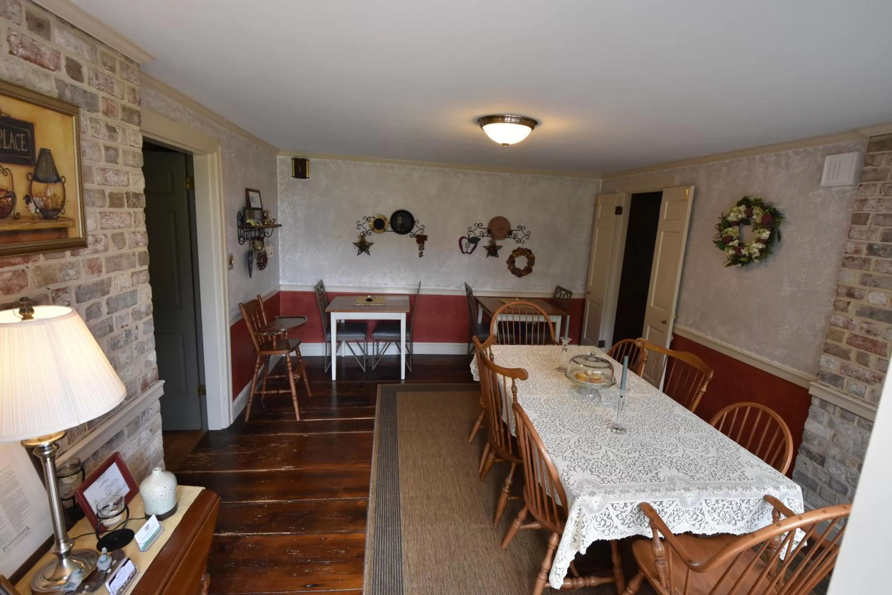 Restaurant/Places to Eat in Apple Bin Inn