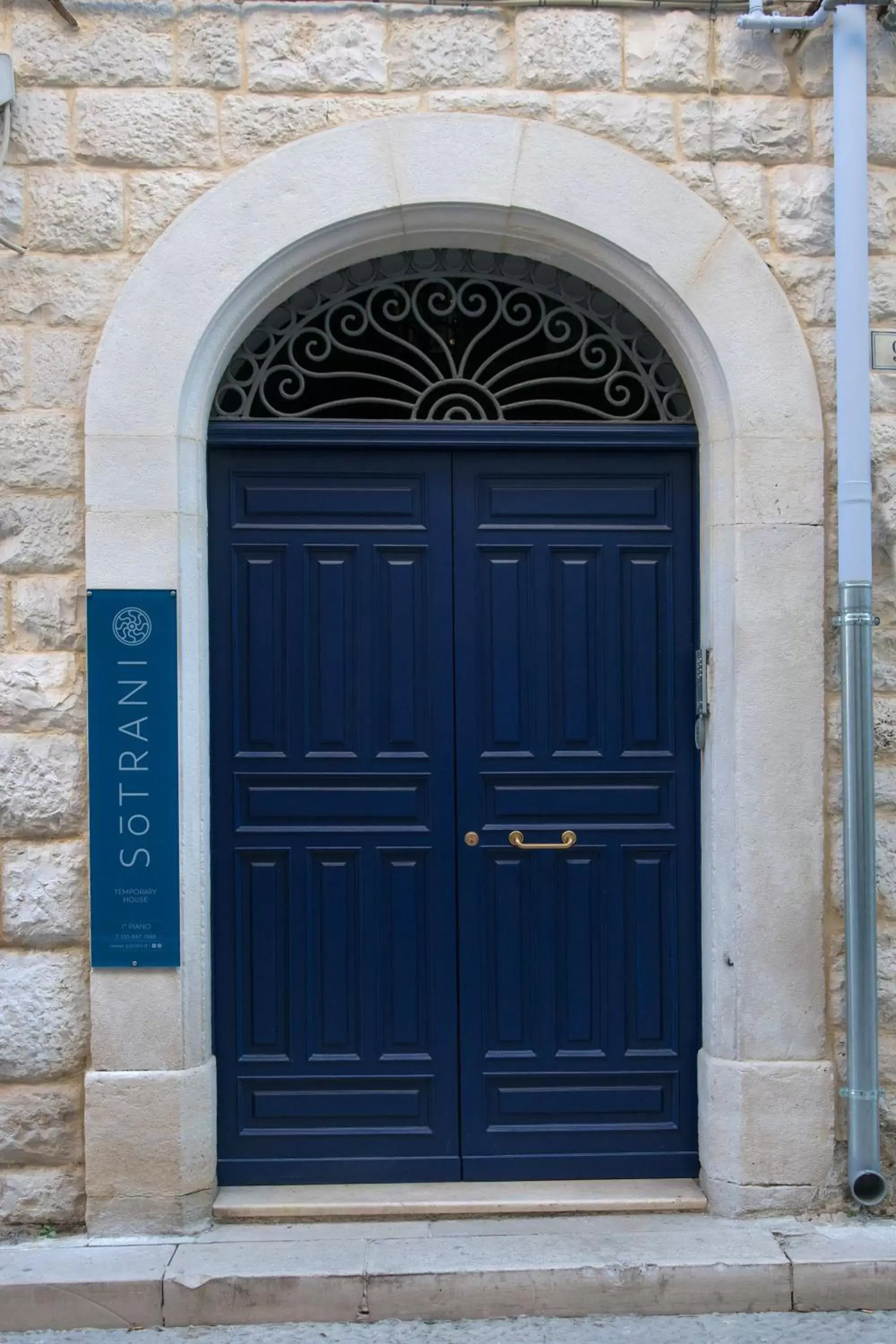 Property building, Facade/Entrance in Sotrani