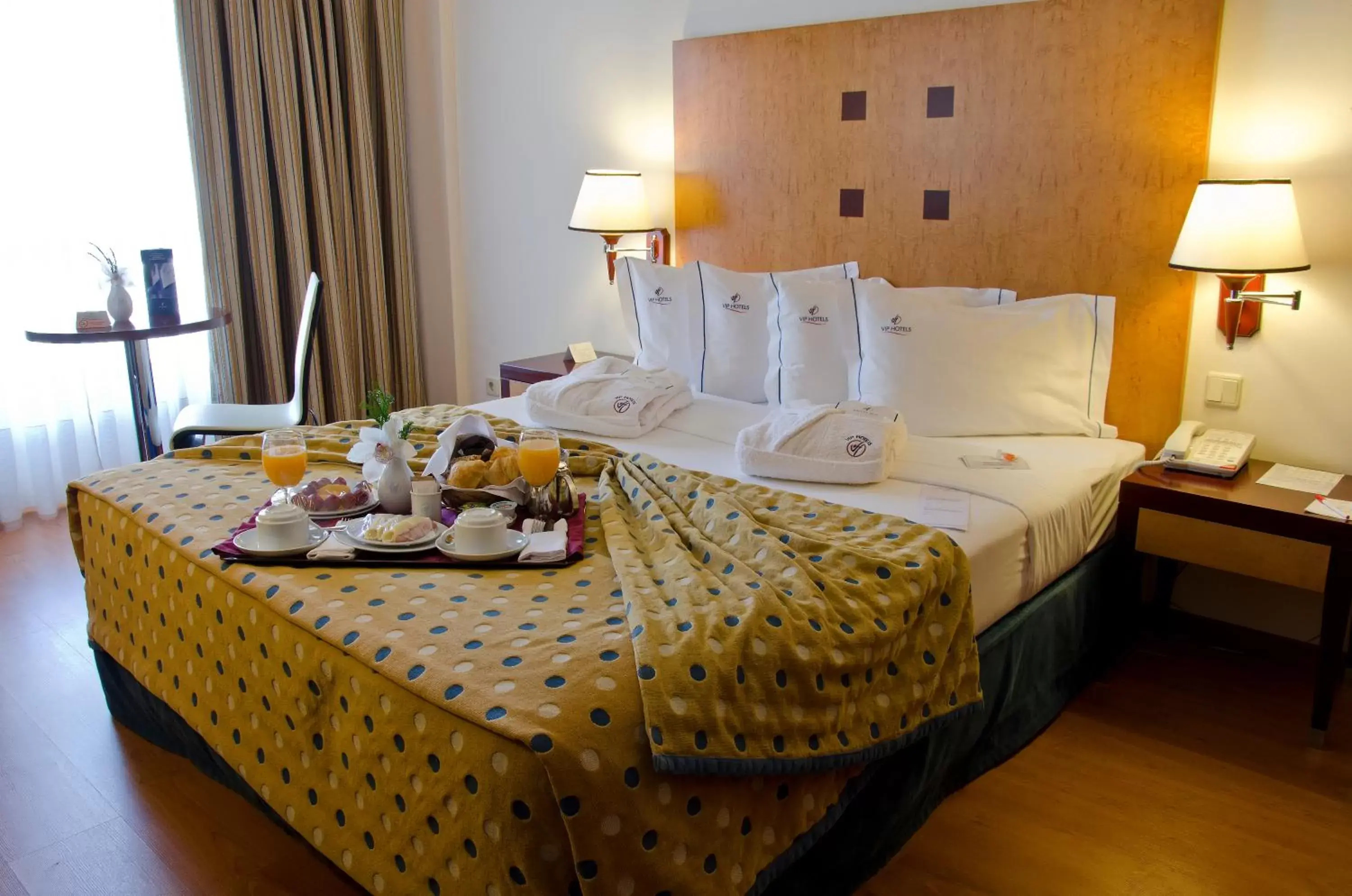 Photo of the whole room, Bed in VIP Executive Santa Iria Hotel