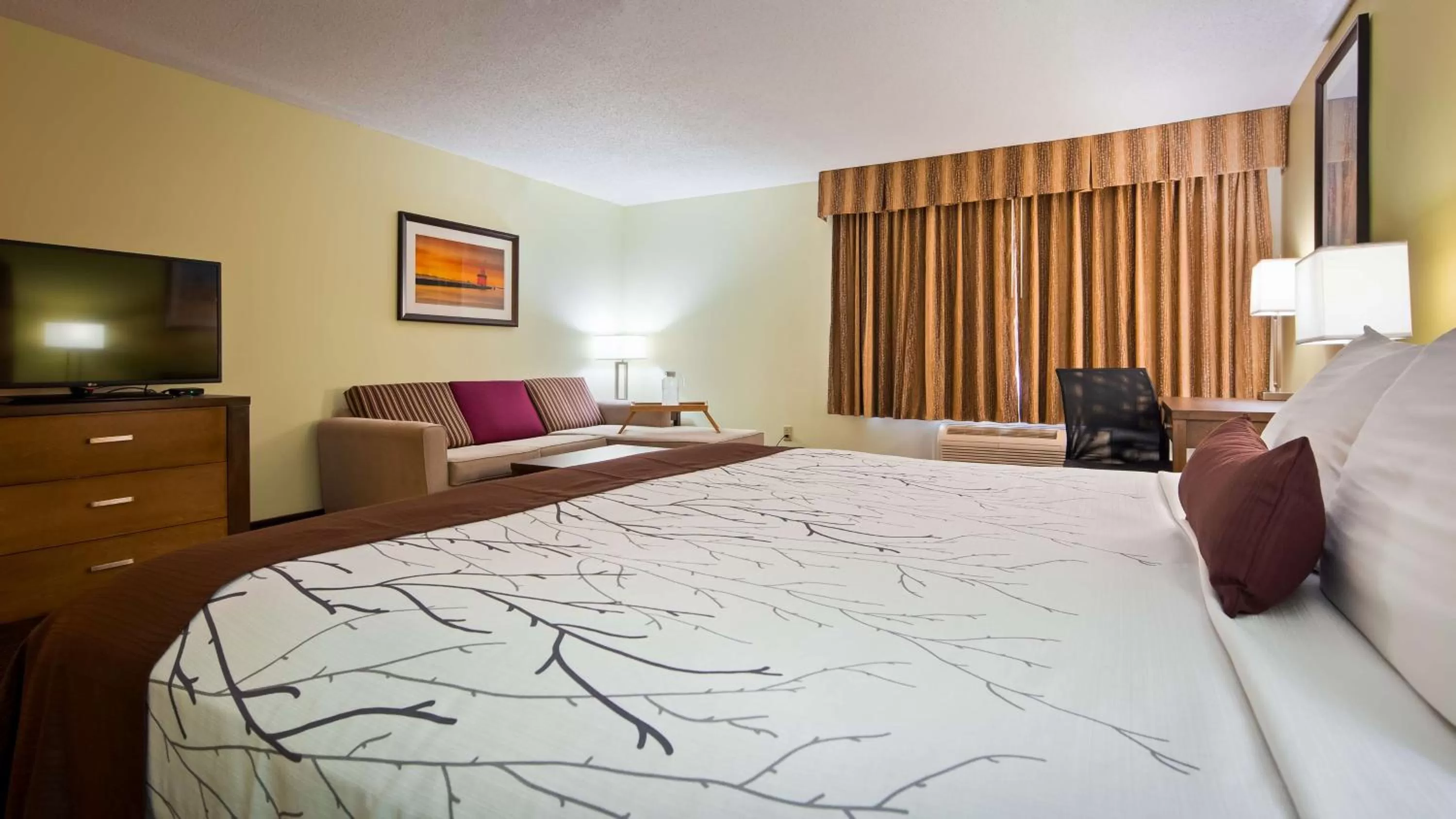 King Suite with Sofa Bed and Spa Bath - Fireplace in Best Western Plus Holland Inn & Suites