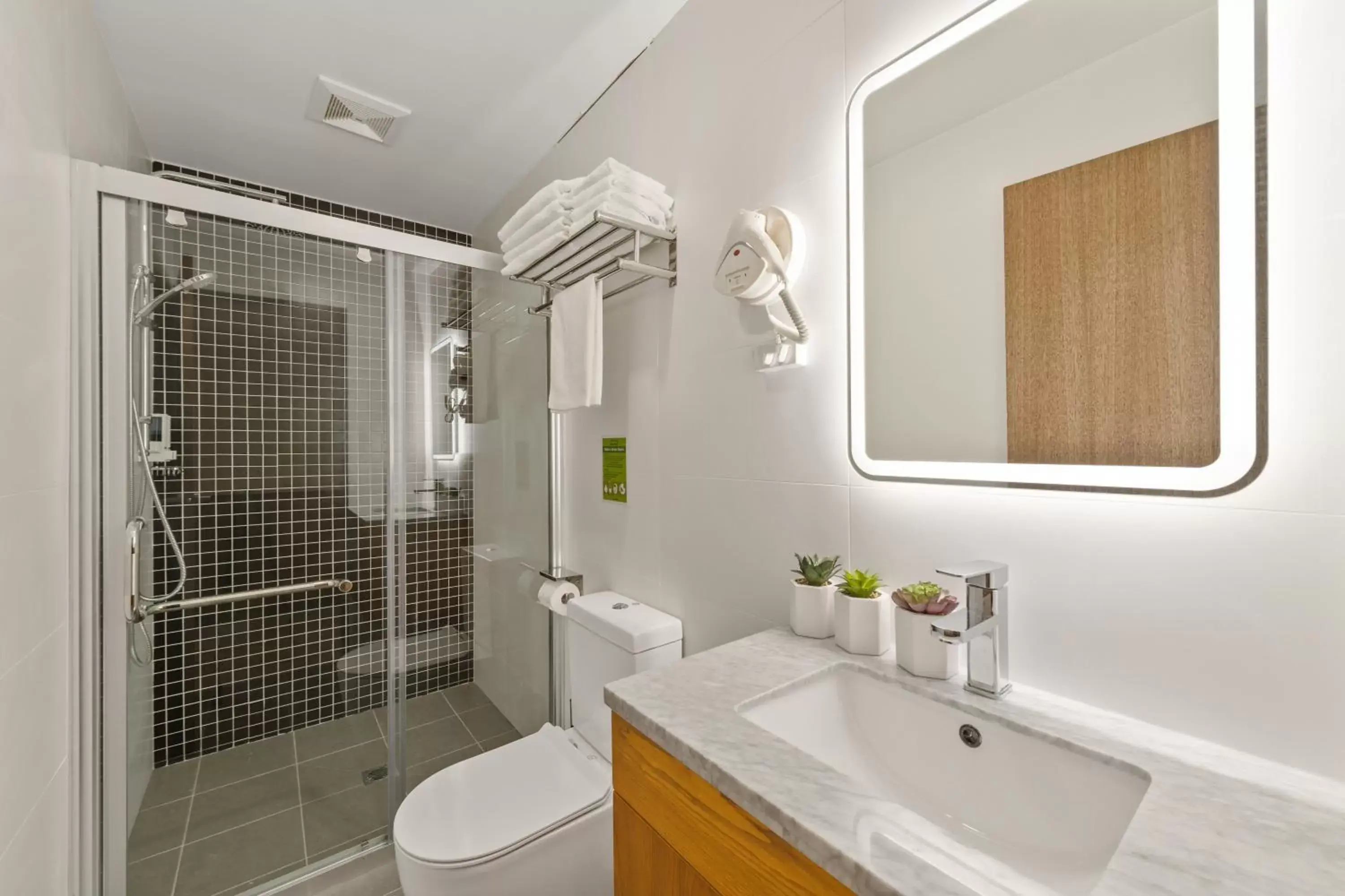 Bathroom in YEHS Hotel Sydney QVB