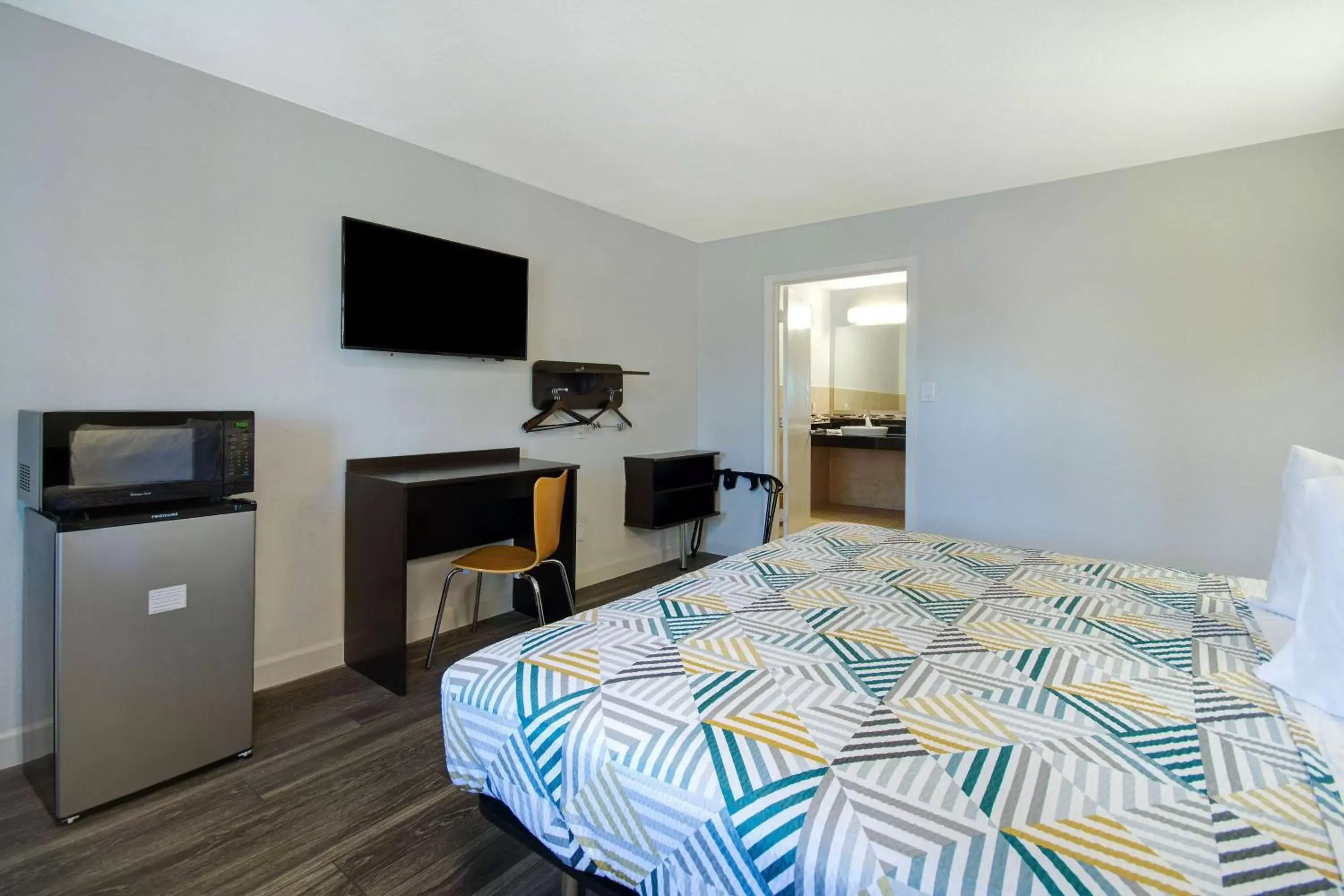 Bedroom, Bed in Motel 6-Fort Worth, TX - Convention Center