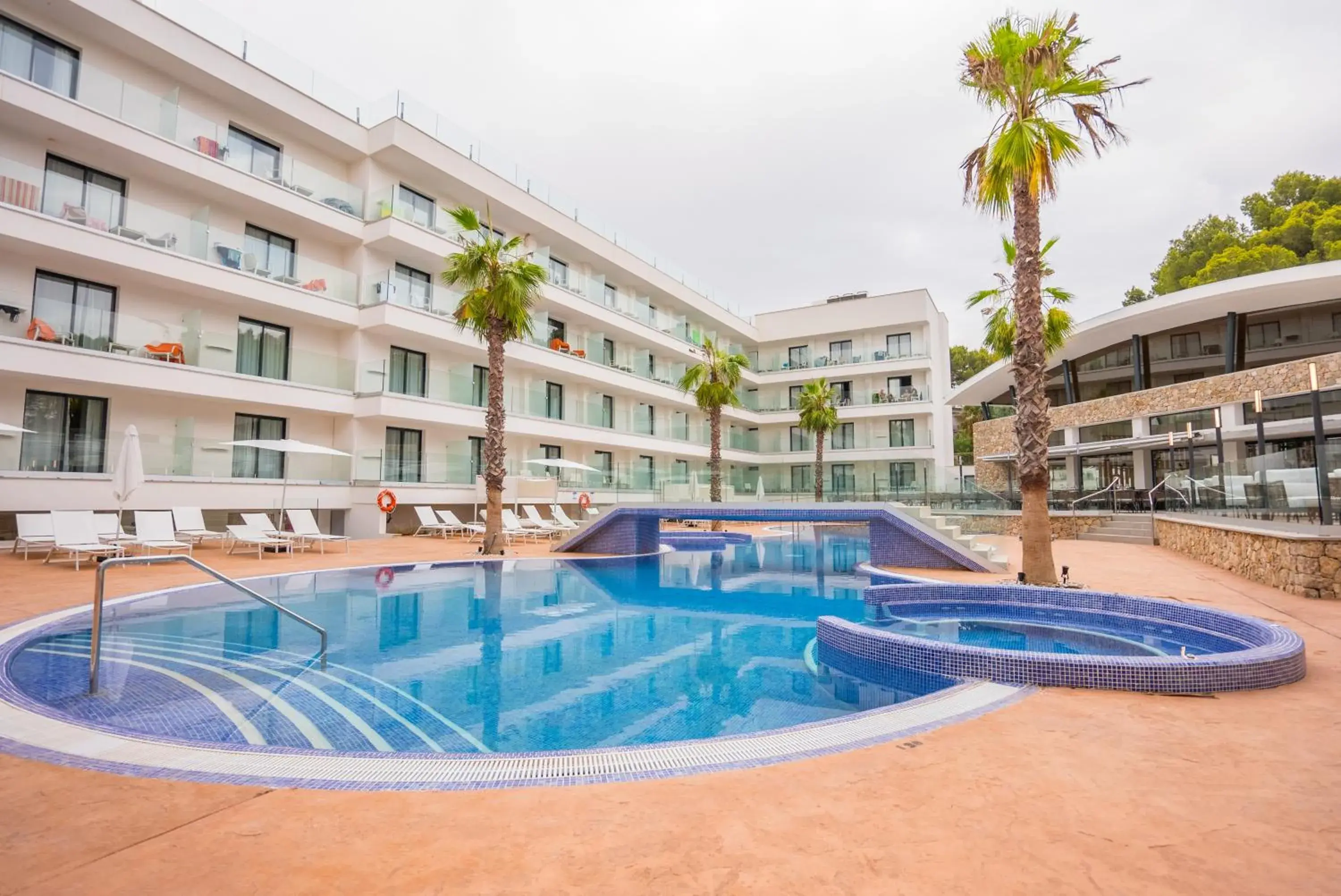 Swimming Pool in Hotel Morlans Suites