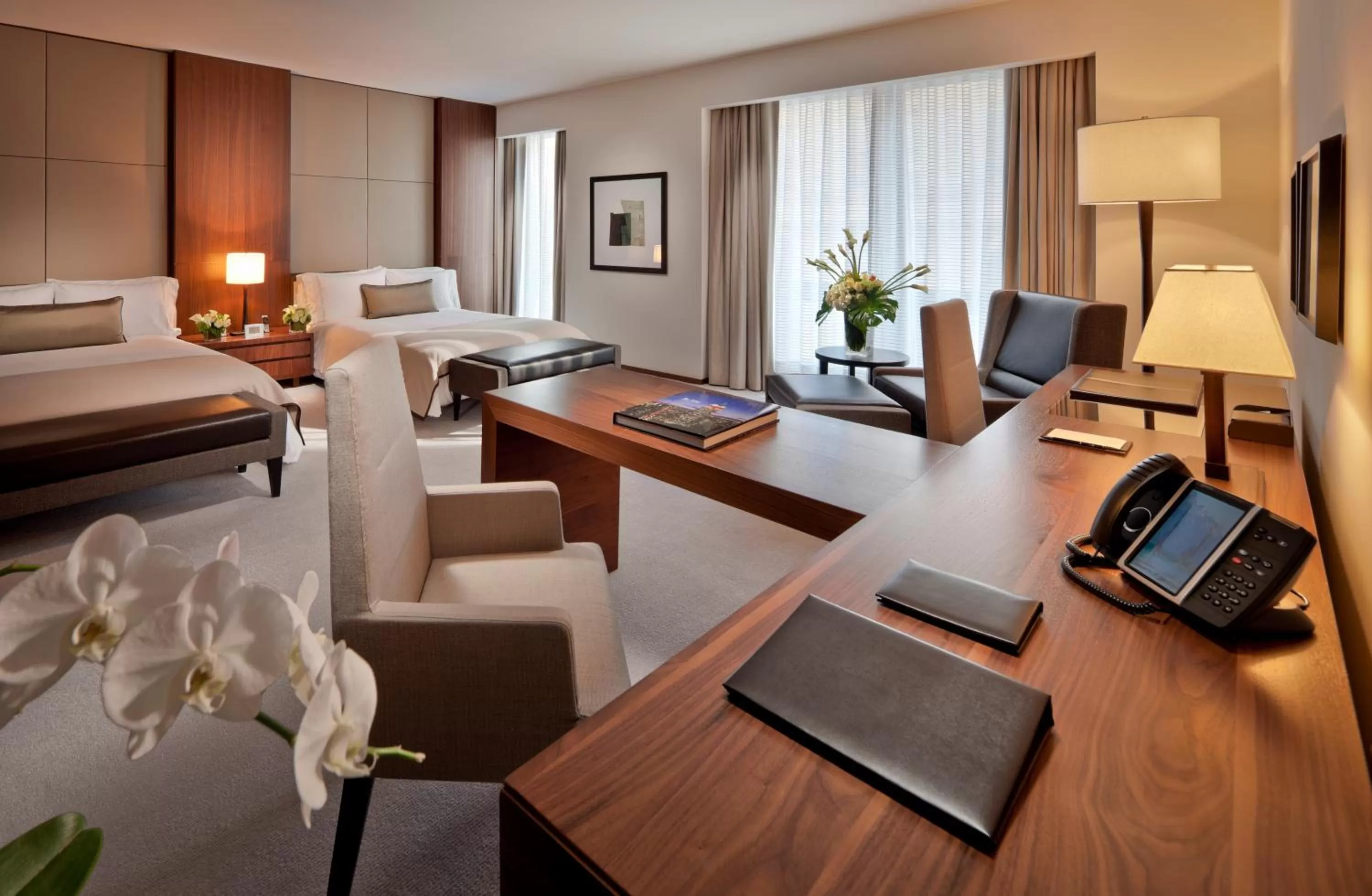 Photo of the whole room, Bed in The Langham, New York, Fifth Avenue