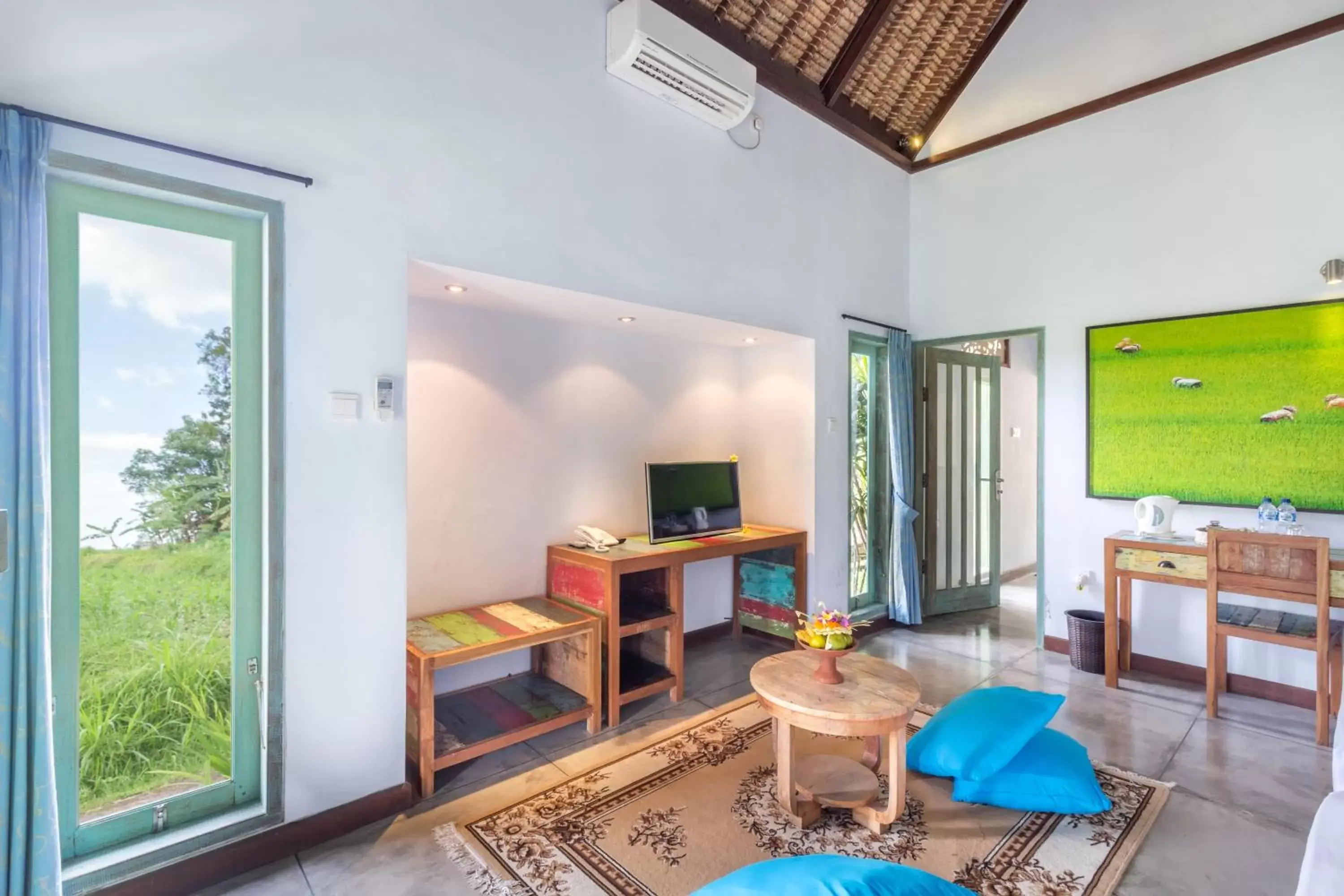 Photo of the whole room, Seating Area in Puri Taman Sari