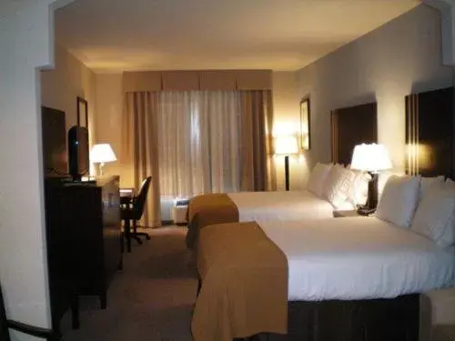 Photo of the whole room, Bed in Holiday Inn Express Hotel & Suites Beaumont Northwest, an IHG Hotel