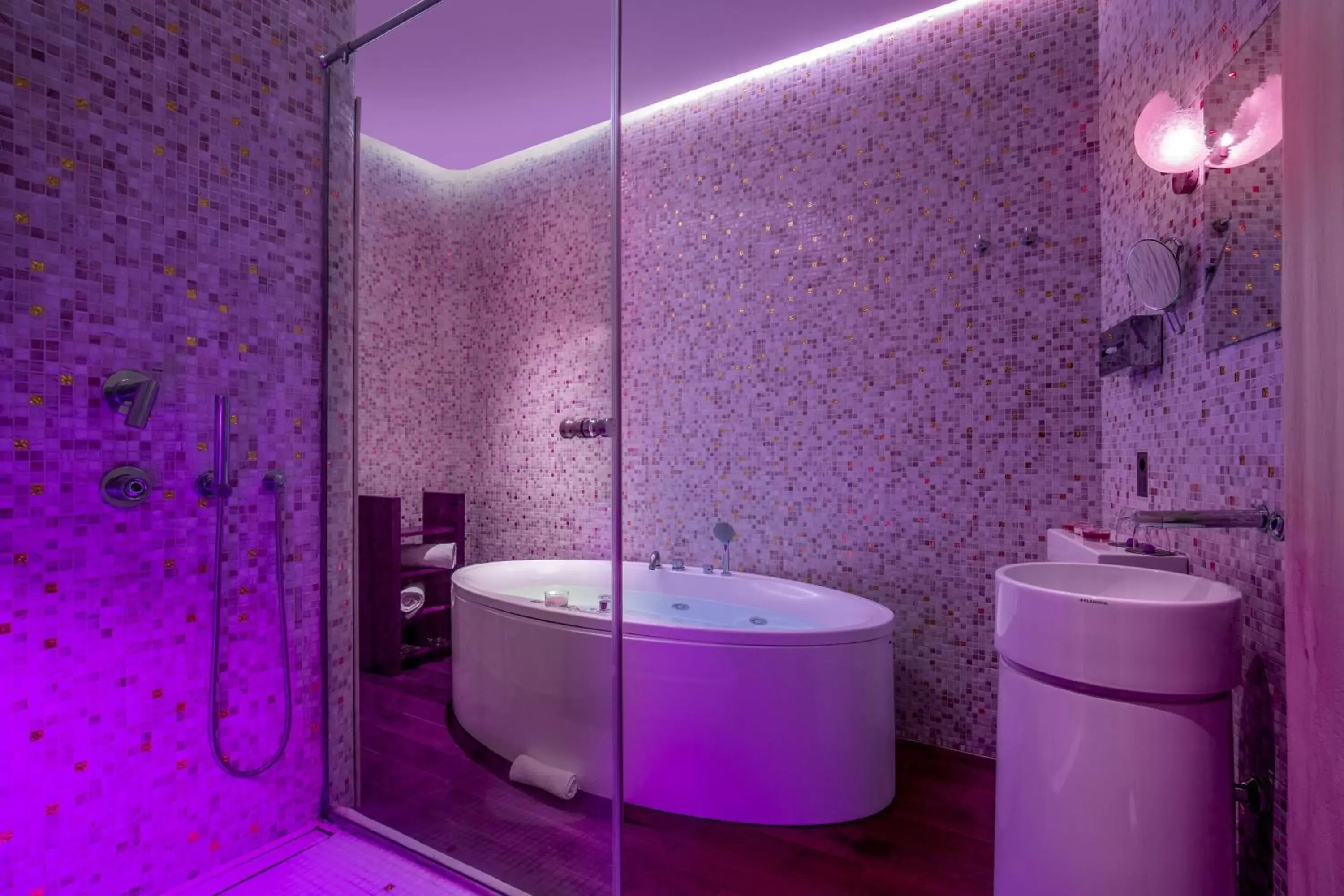 Shower, Bathroom in SuiteSistina for Brave Lovers
